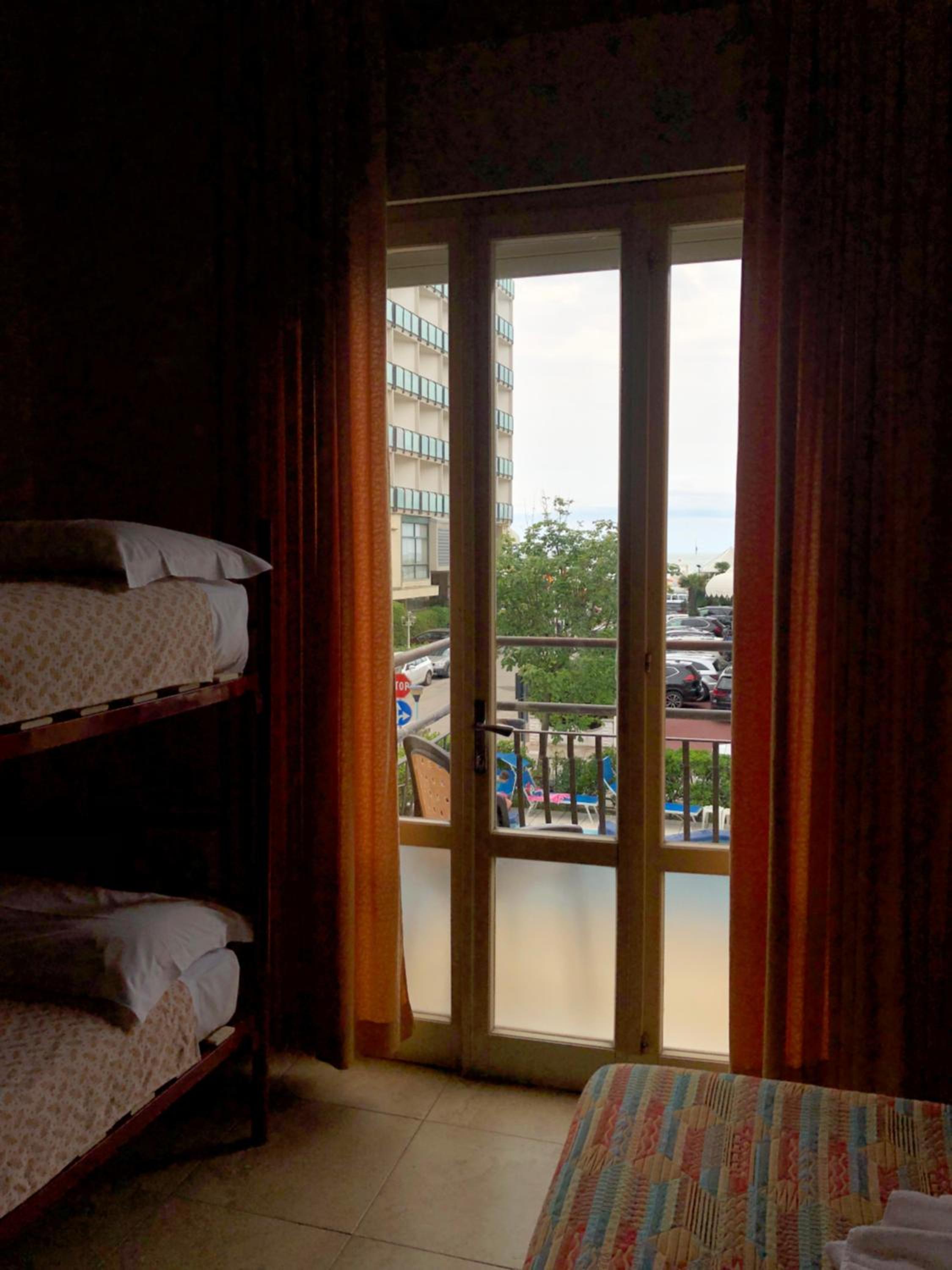 Quadruple Room with Balcony and Sea View - Photo 5