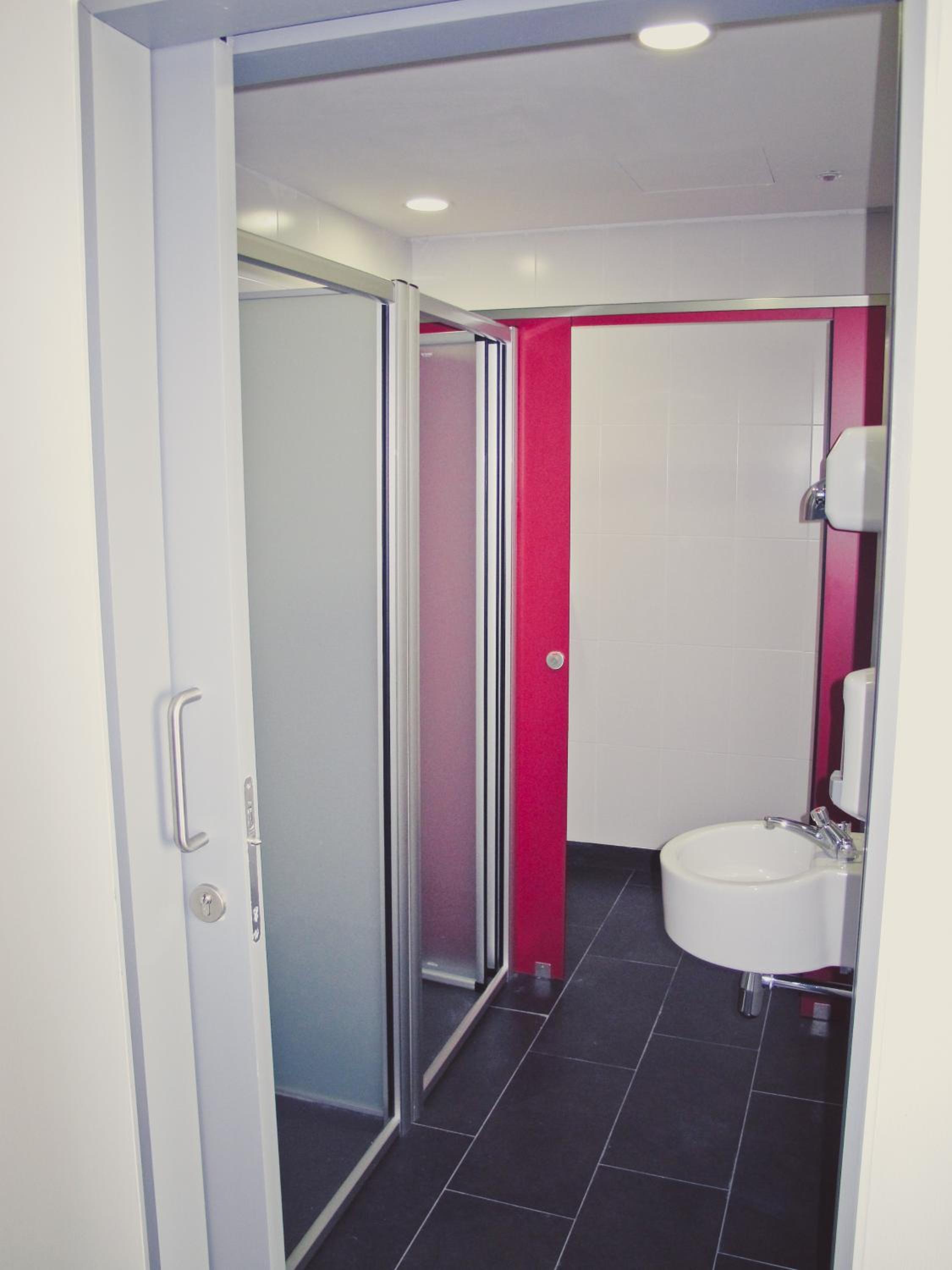 Bed in 16-Bed Female Dormitory Room with Bathroom photo 2