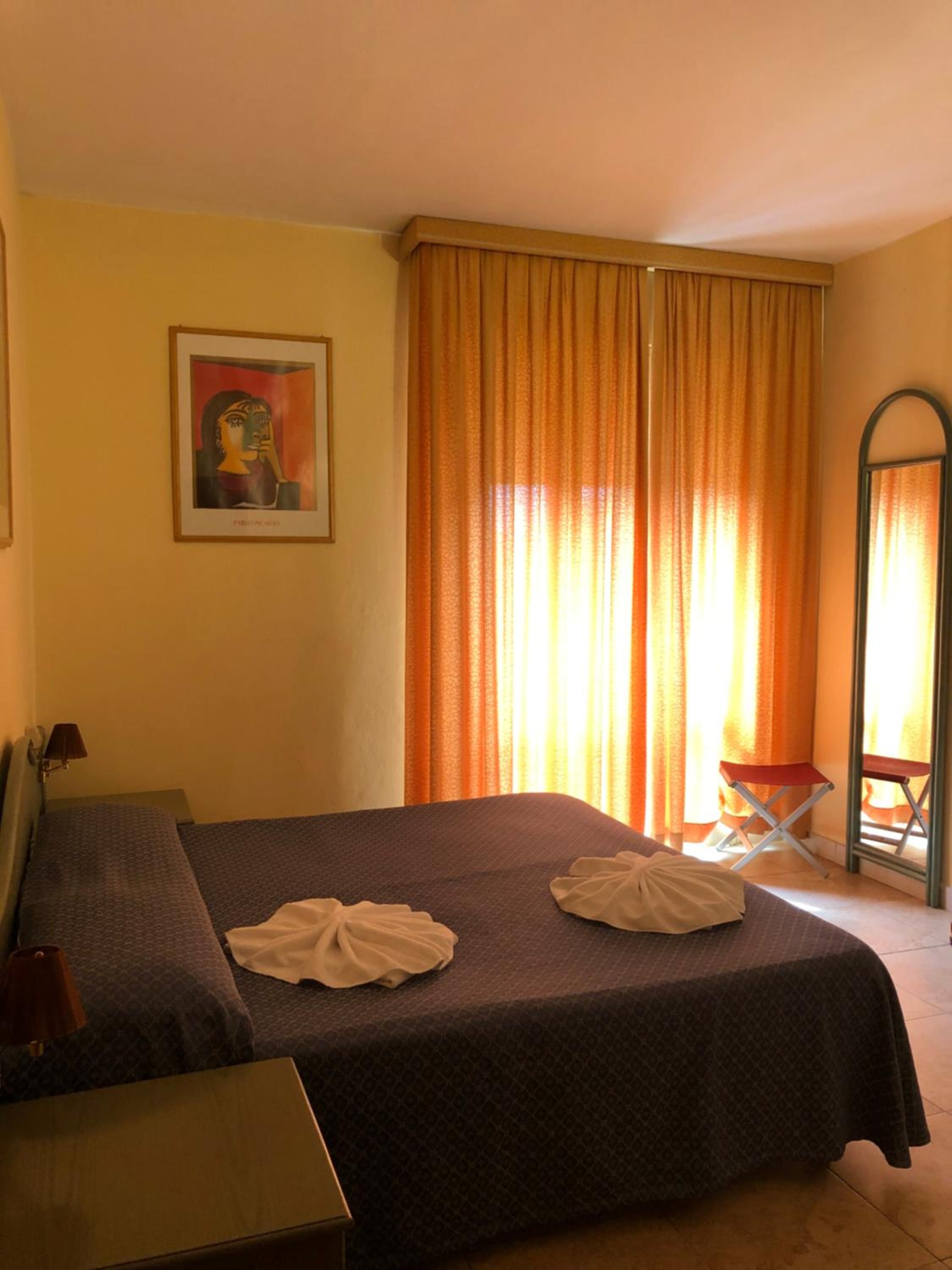 Double or Twin Room with Balcony - Photo 1
