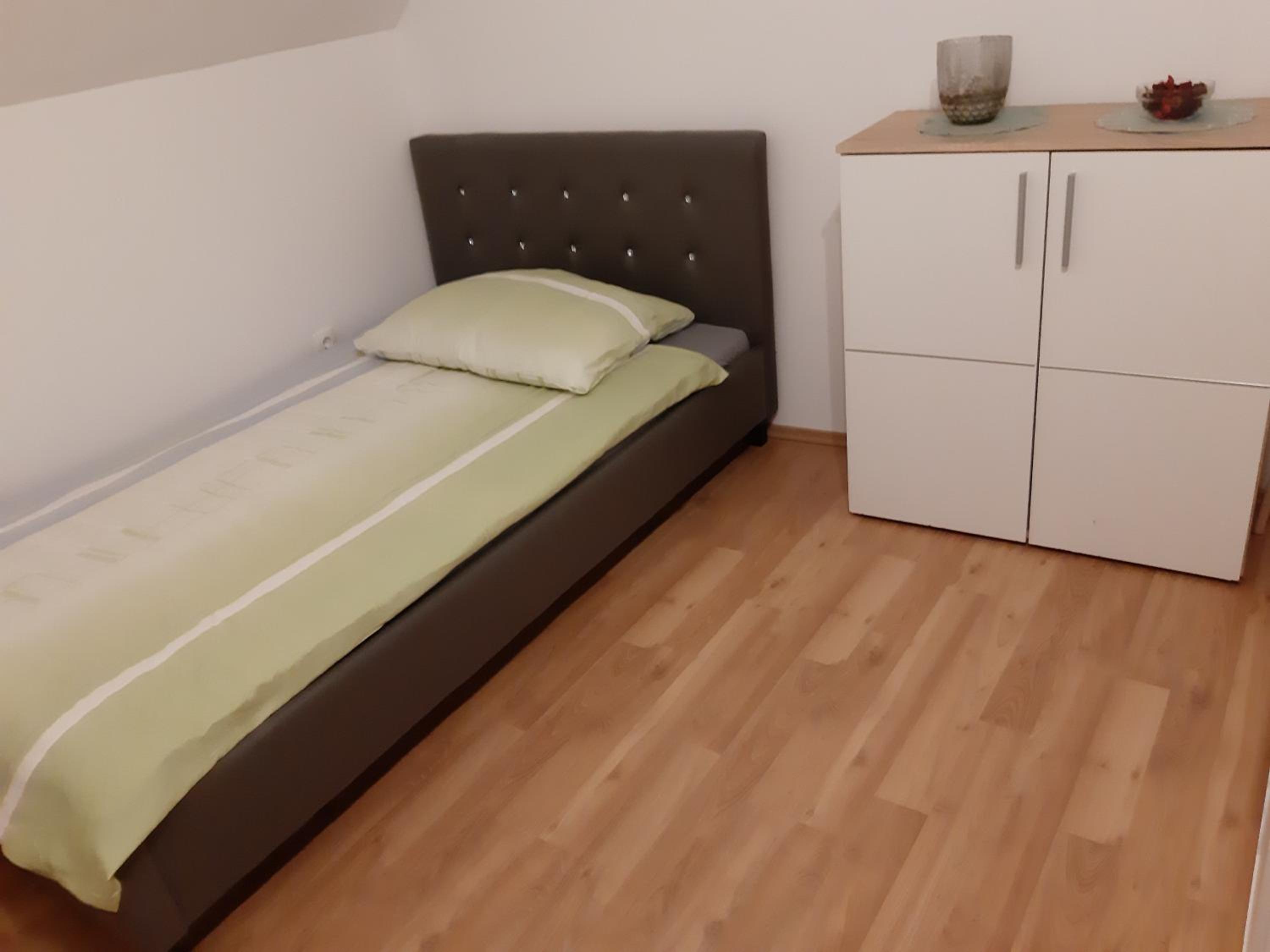 Single Room photo 3