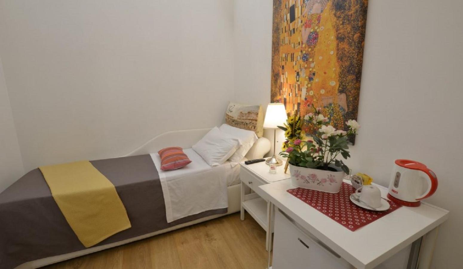 Single Room photo 2