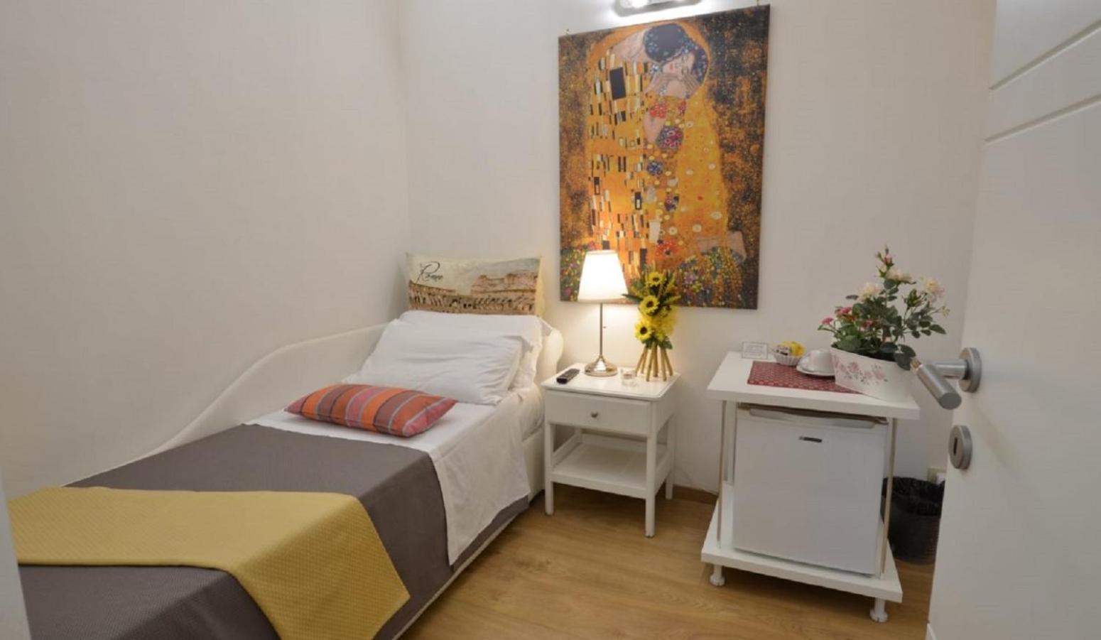 Single Room photo 3