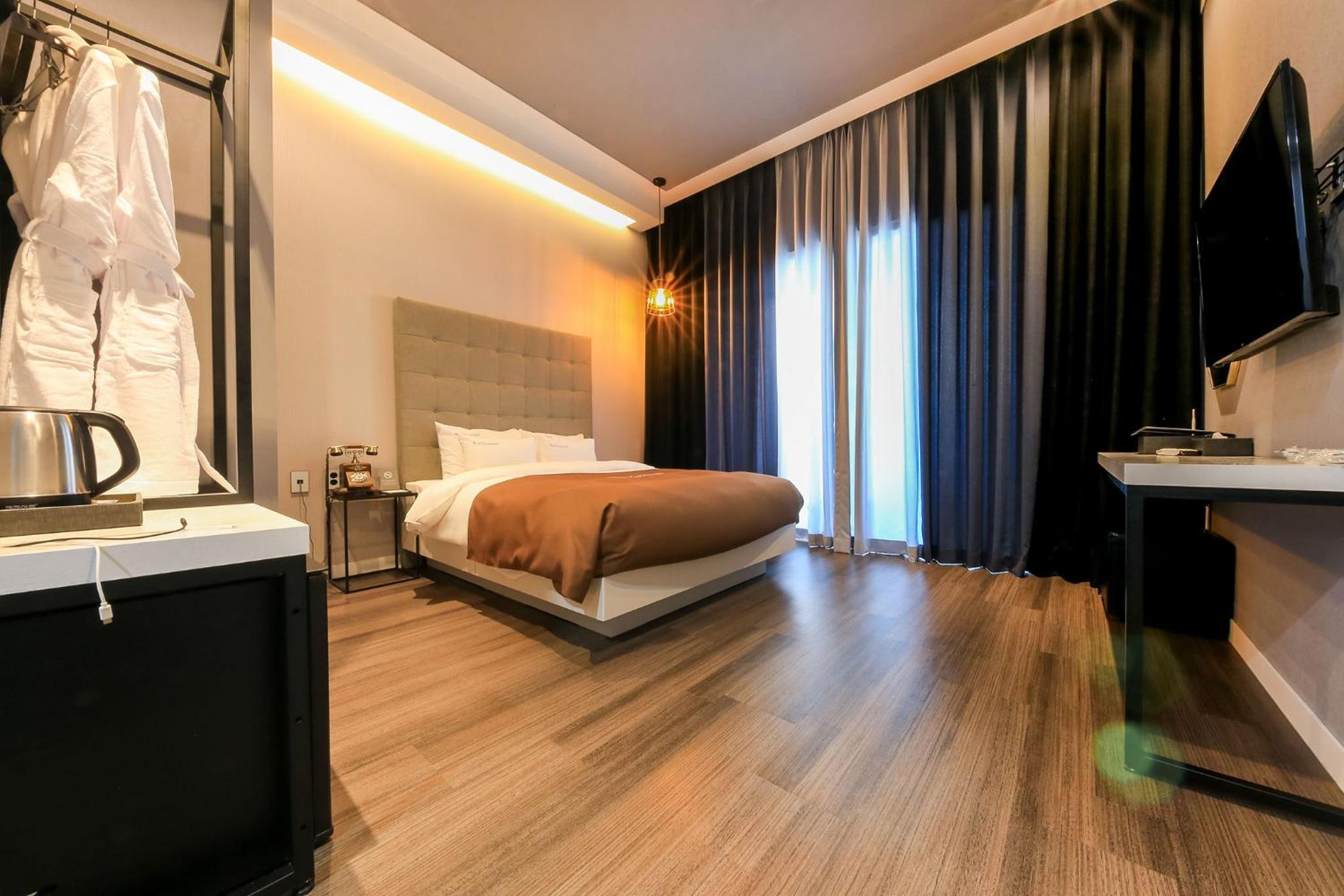 Superior Double Room with Sea View - Photo 2
