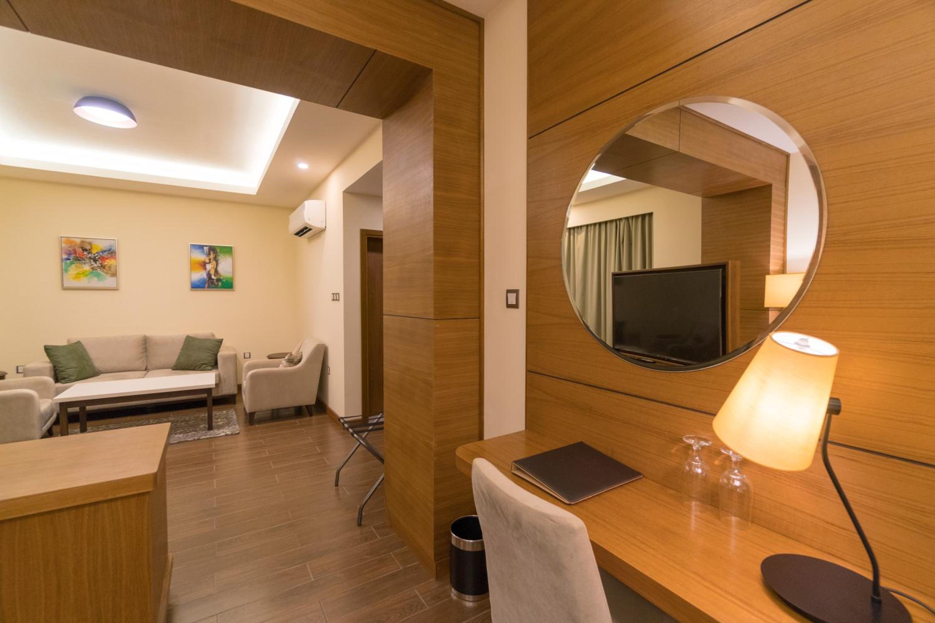 Super Deluxe Room - Photo 3
