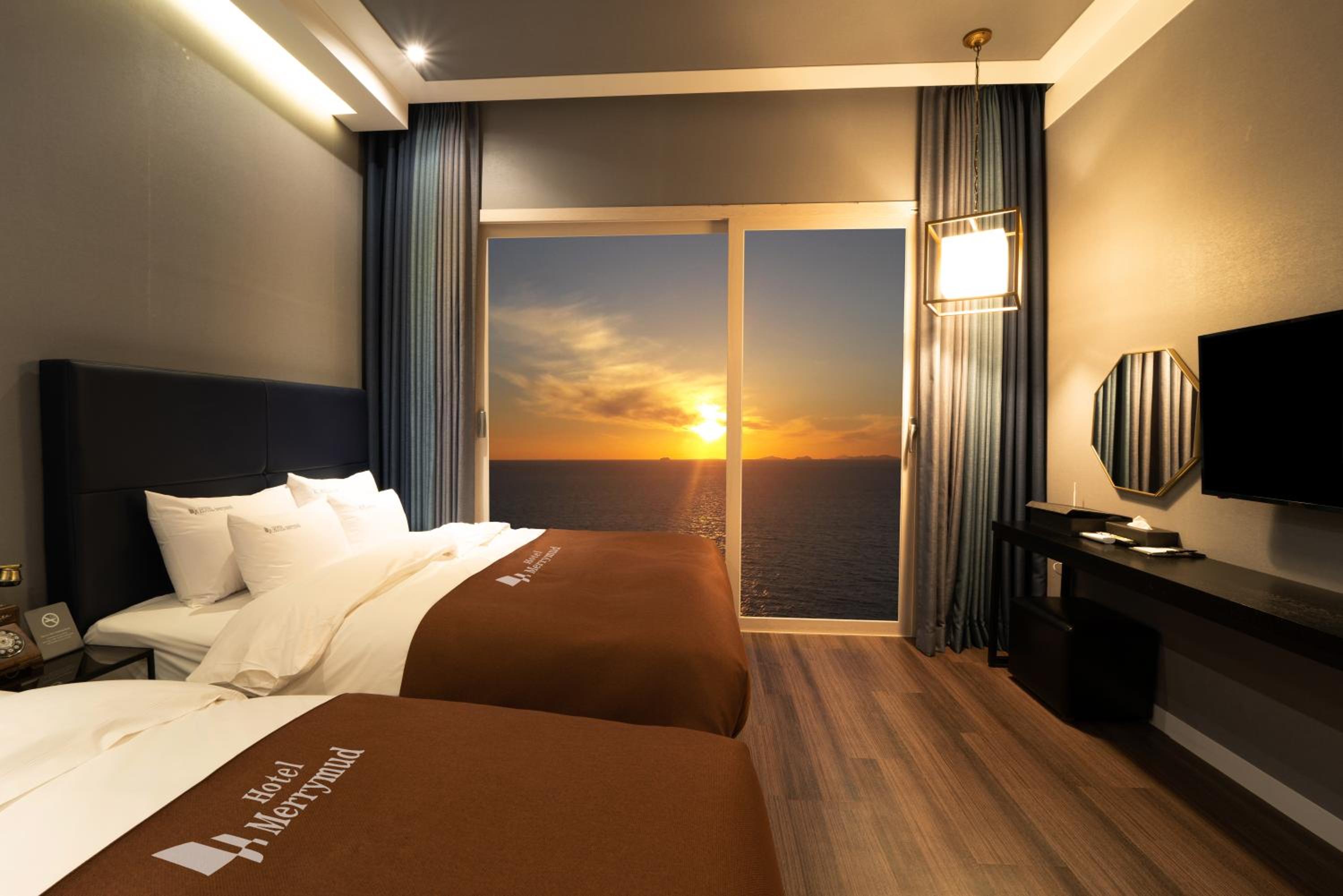 Superior Twin Room with Sea View - Photo 1