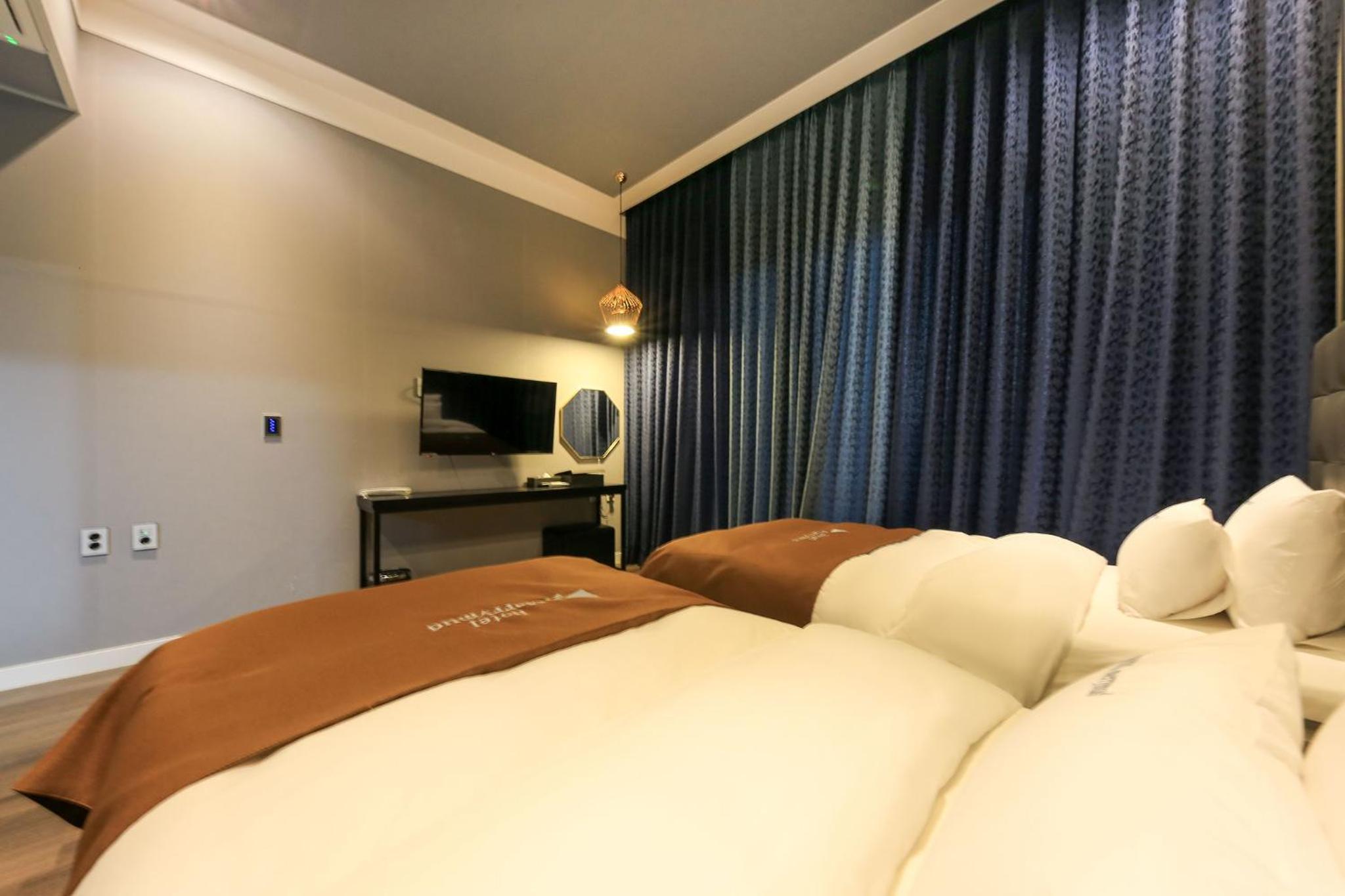 Superior Twin Room with Sea View - Photo 5
