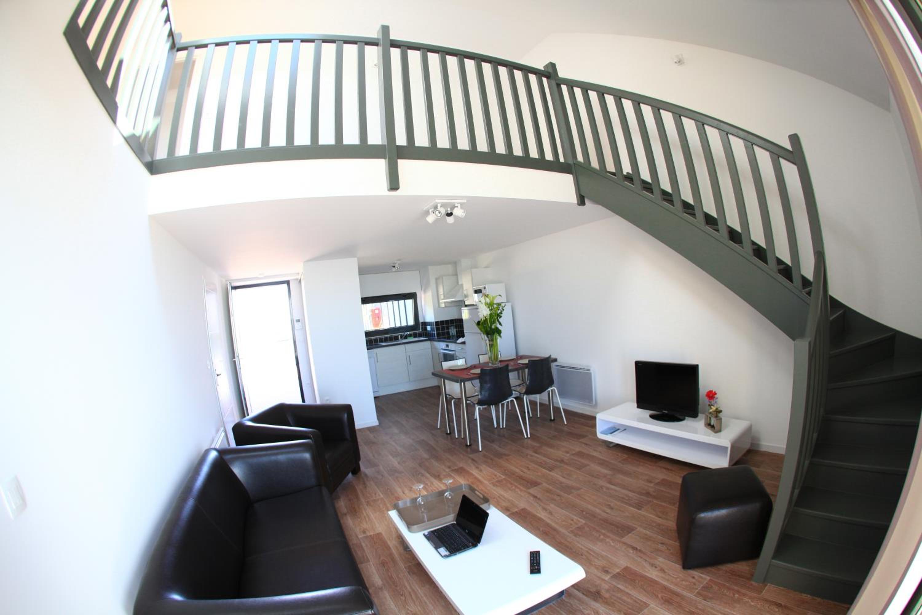 Two-Bedroom Apartment with Partial Sea View - Photo 17