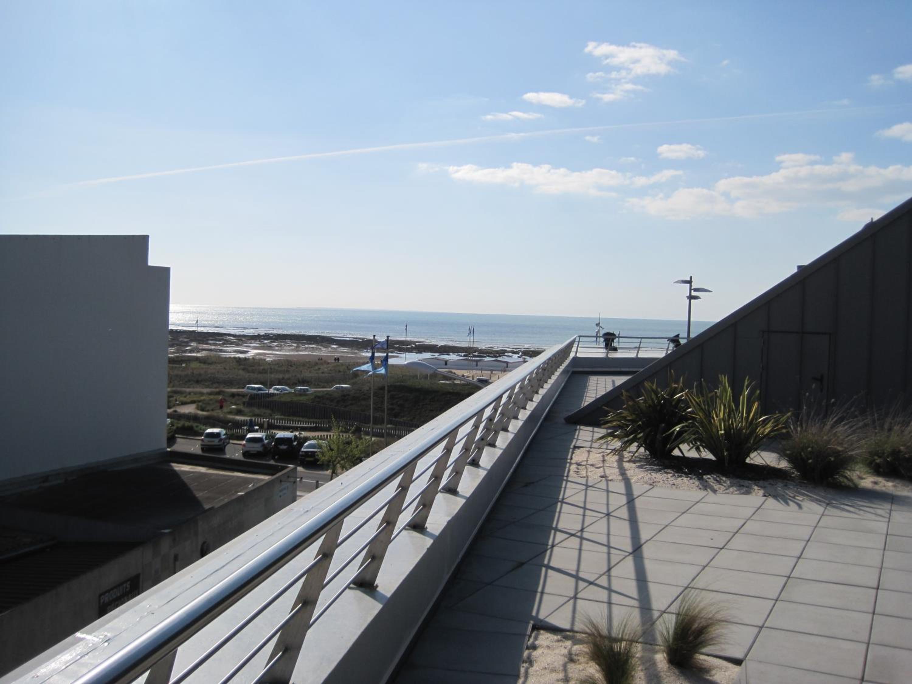 Two-Bedroom Apartment with Partial Sea View - Photo 6