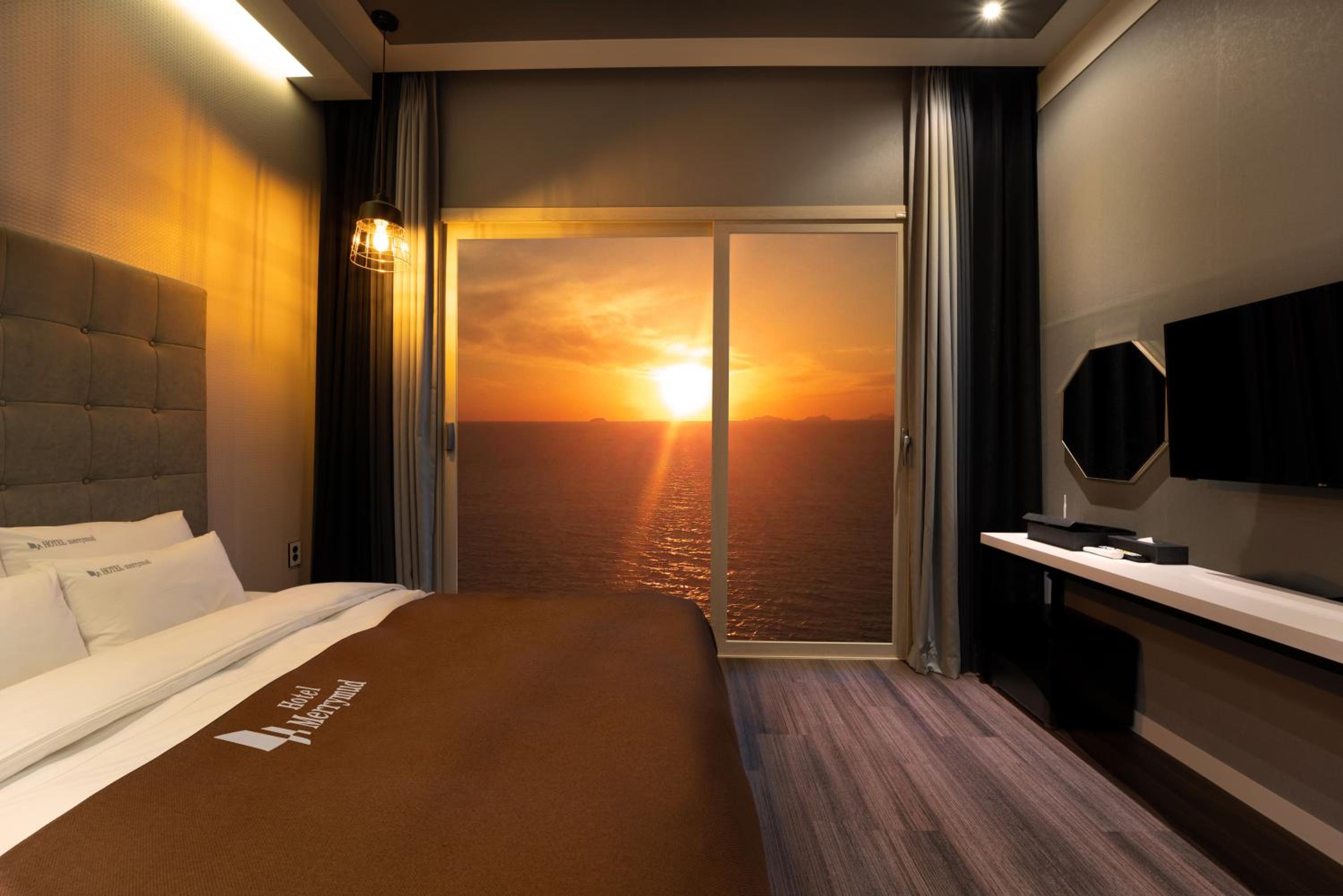 Superior Double Room with Sea View - Photo 7