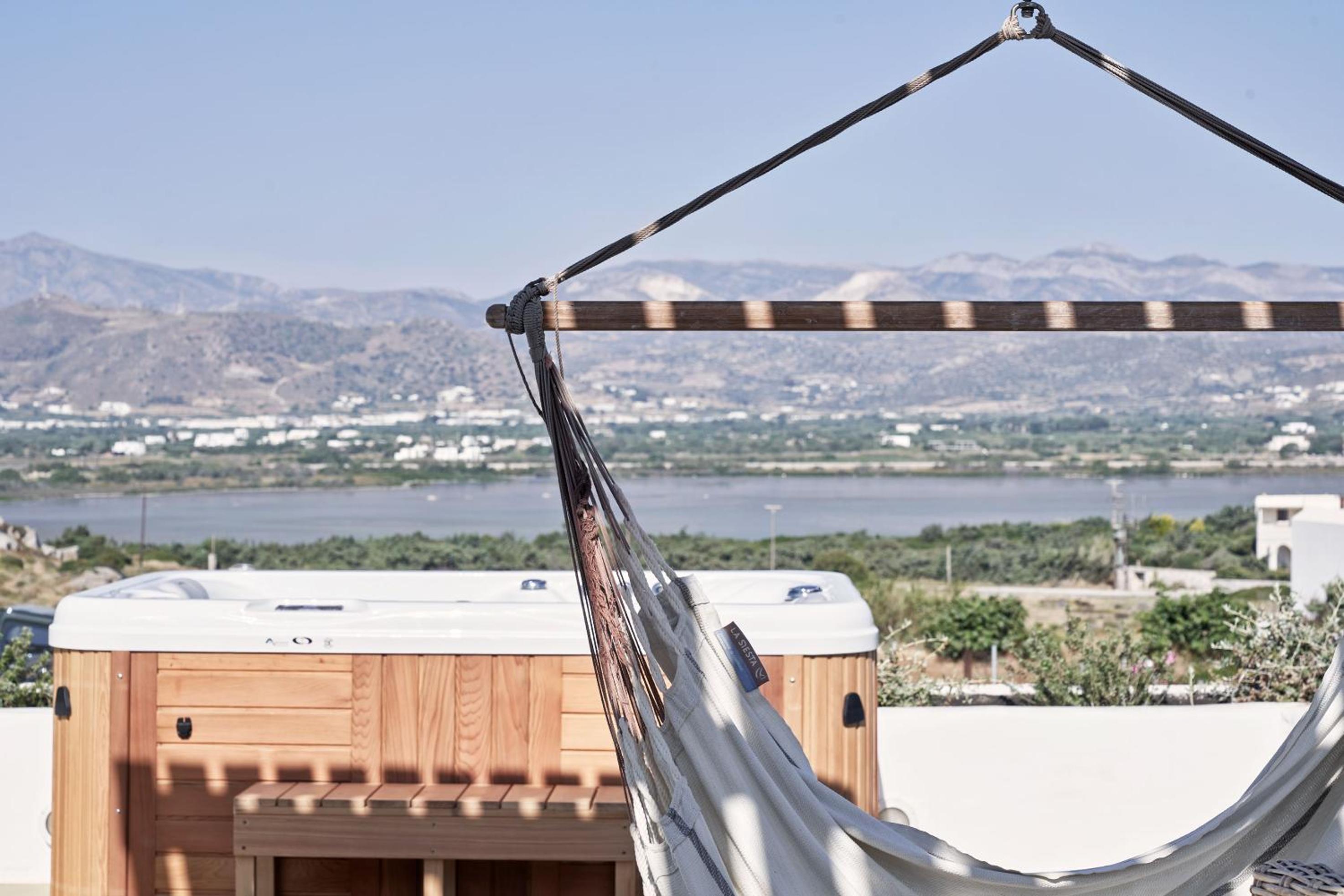 honeymoon suite lake view private pool & outdoor jacuzzi photo 2