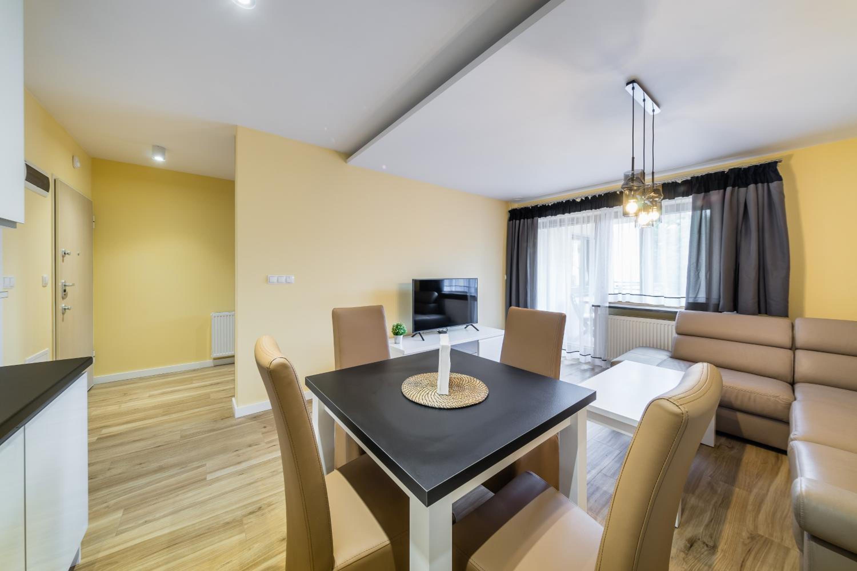 Apartment with Balcony - Photo 32