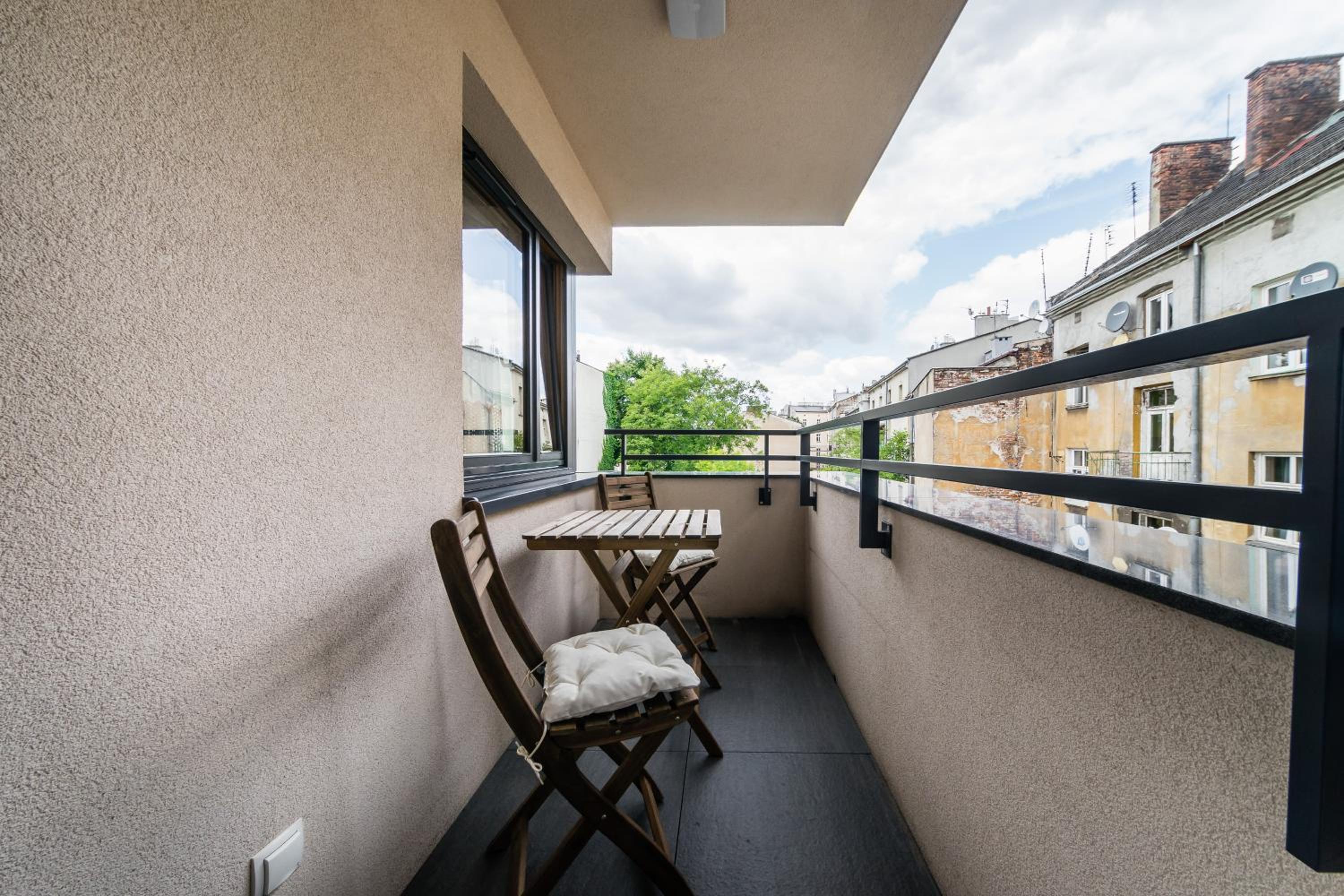Apartment with Balcony - Photo 30