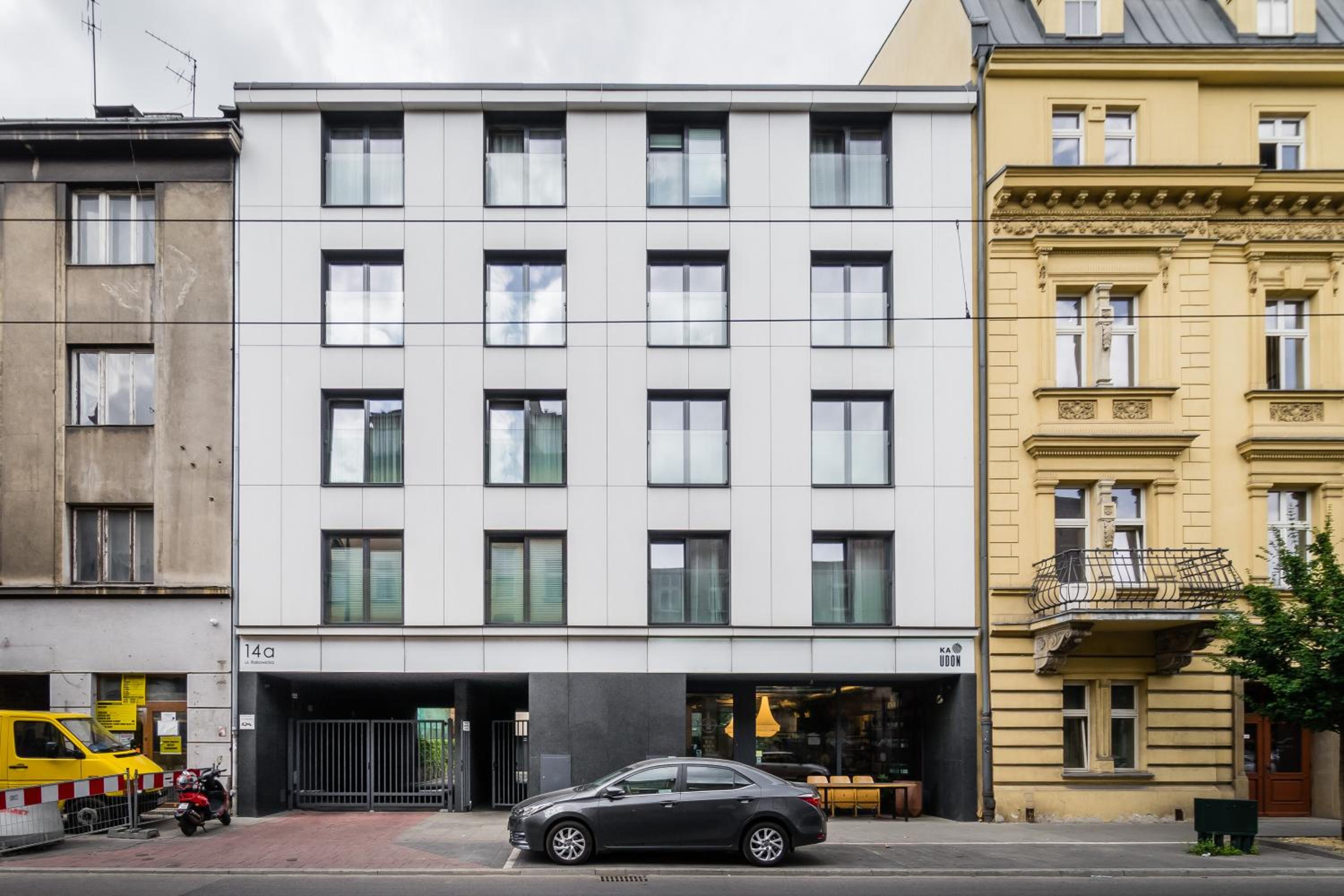 Apartment with Balcony - Photo 17