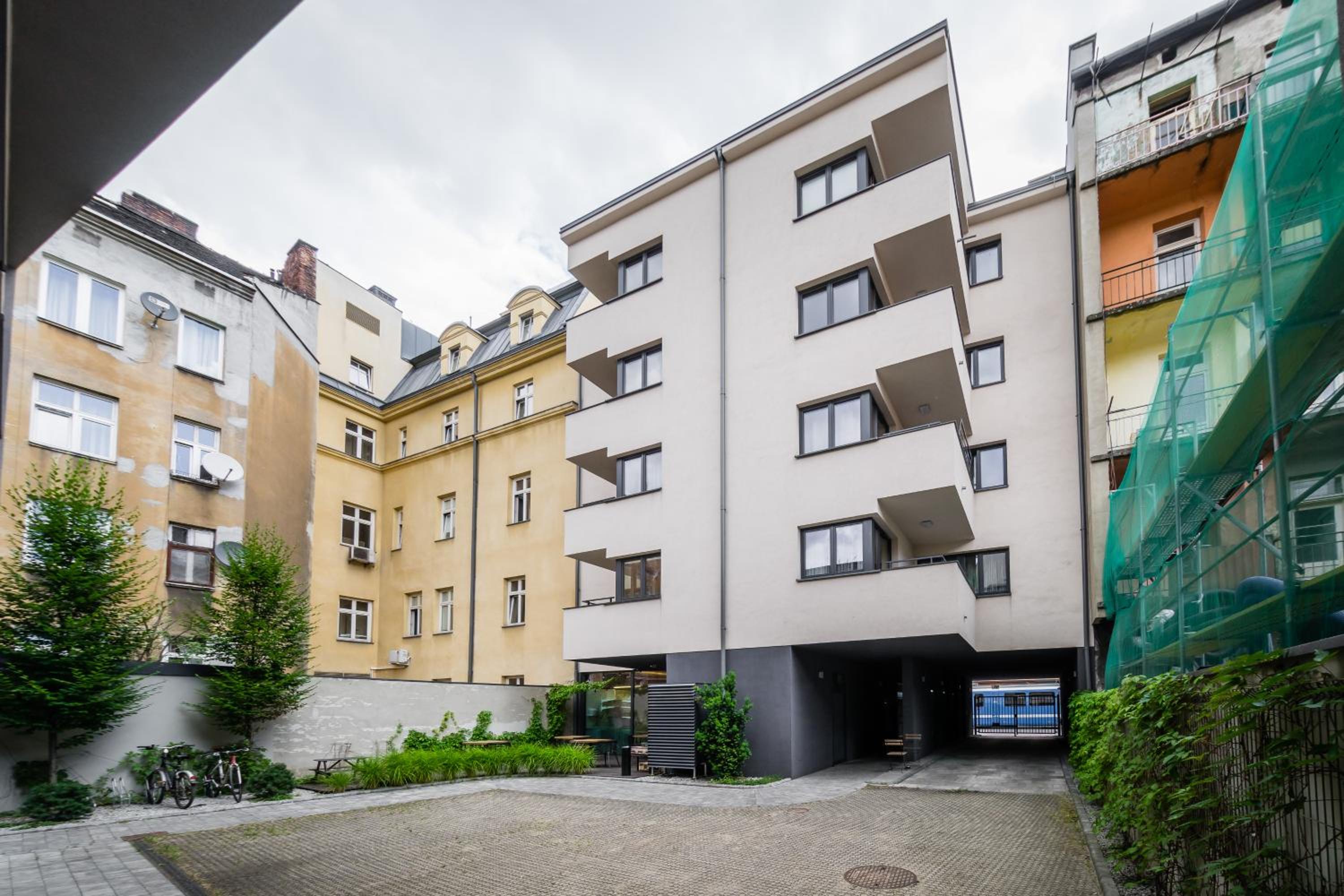 Apartment with Balcony - Photo 19