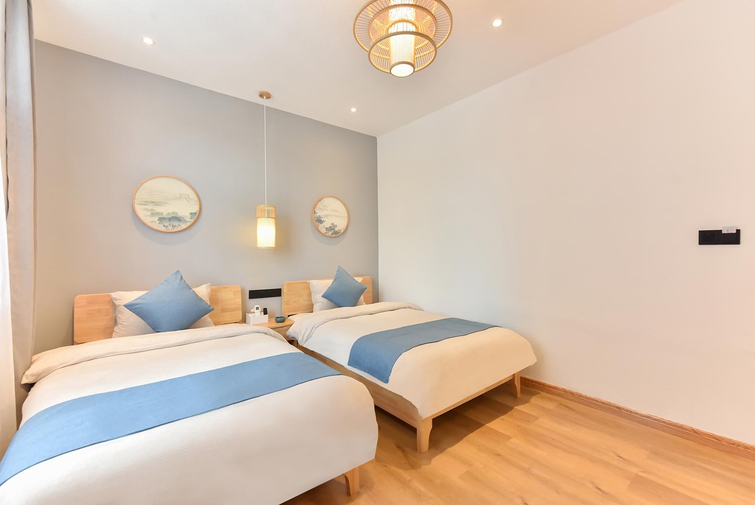 Twin Room with Private Bathroom - Photo 4