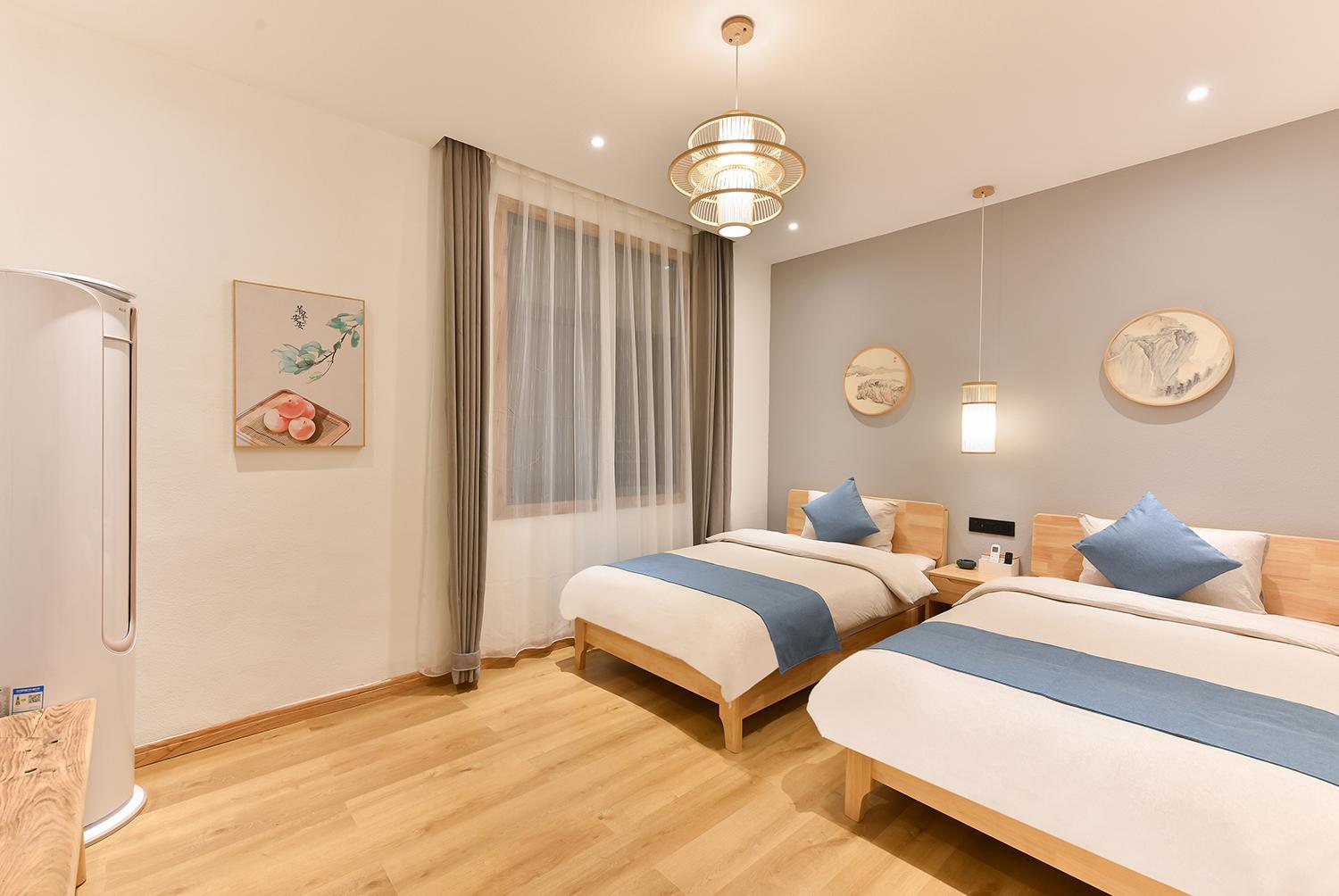Twin Room with Private Bathroom - Photo 7