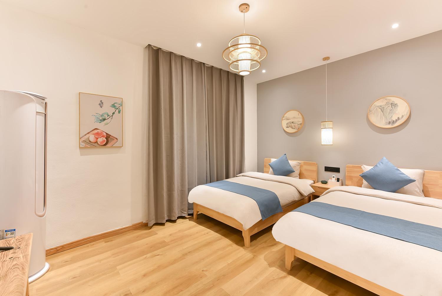 Twin Room with Private Bathroom - Photo 9