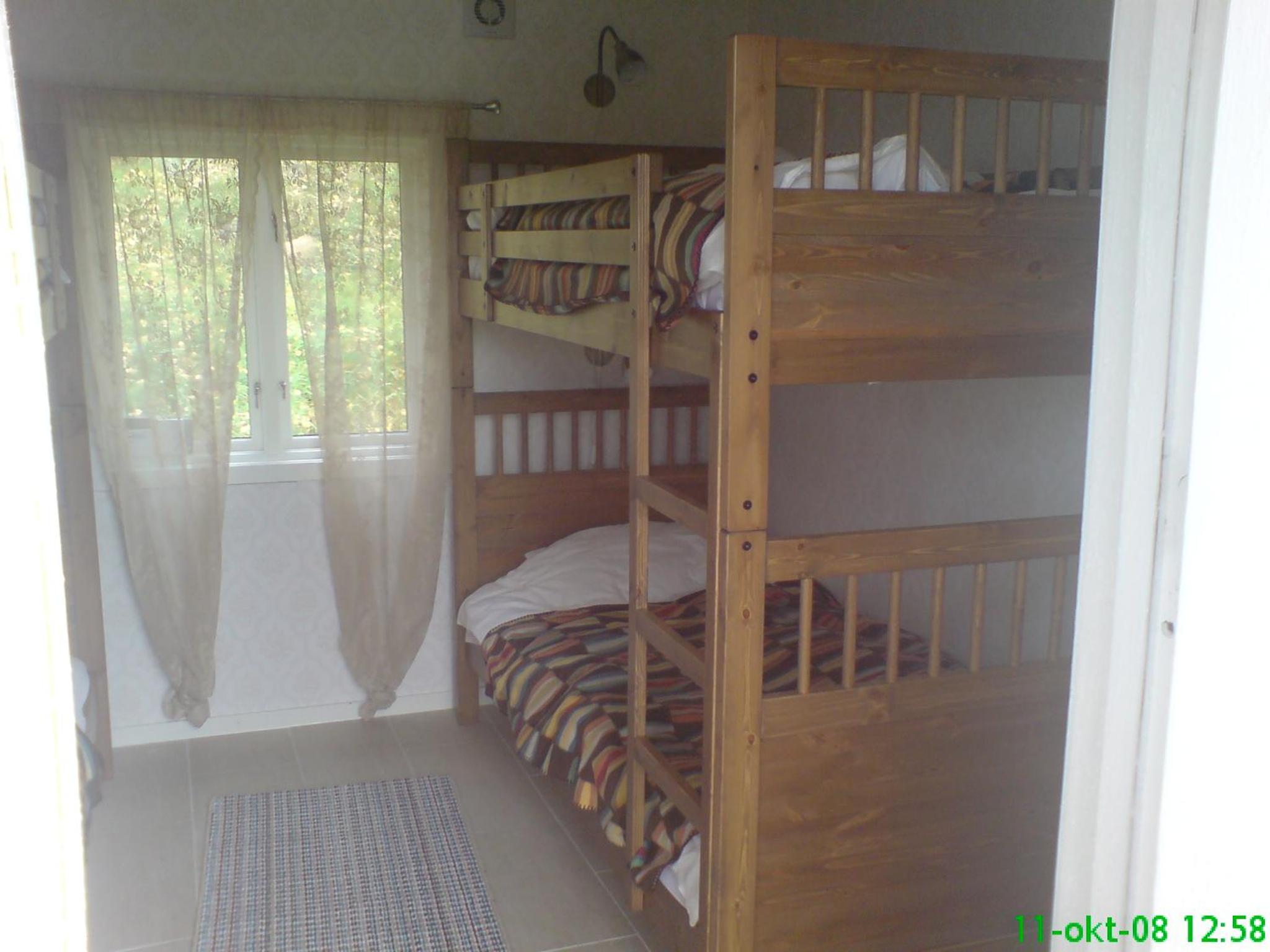 Quadruple Room with Shared Bathroom photo 2