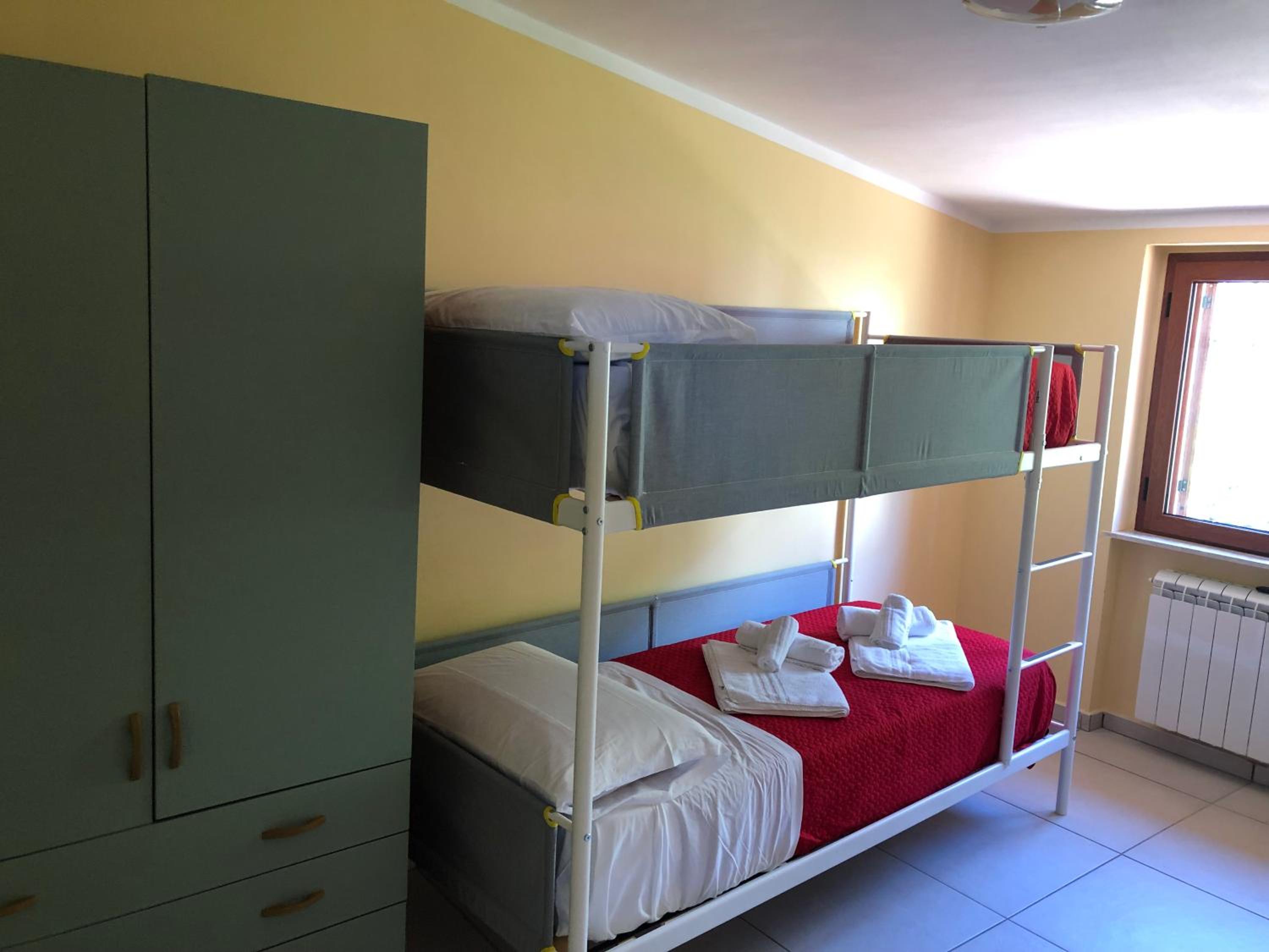 Two-Bedroom House - Photo 2