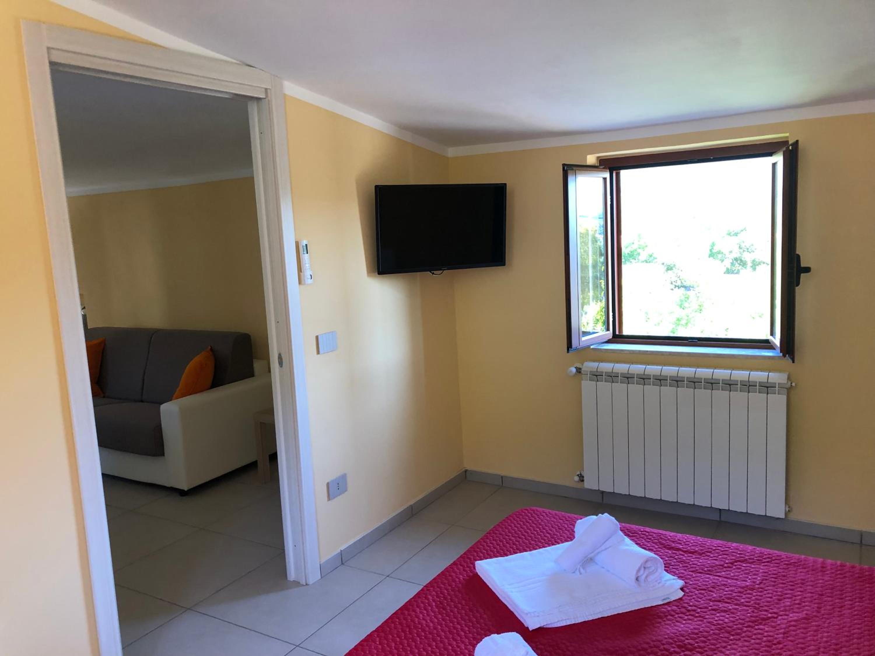 Two-Bedroom House - Photo 12