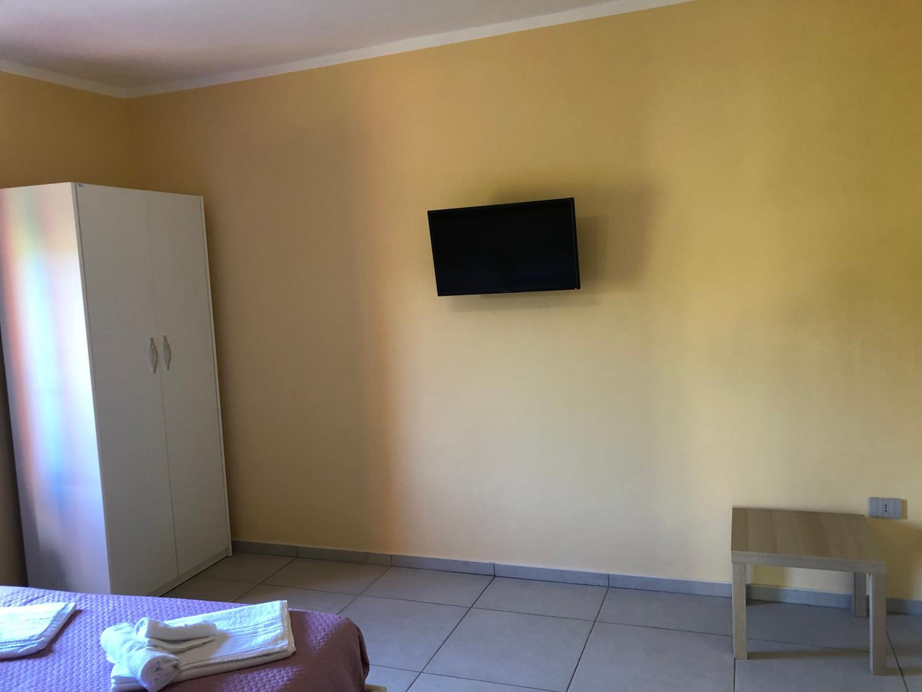 Two-Bedroom House - Photo 16