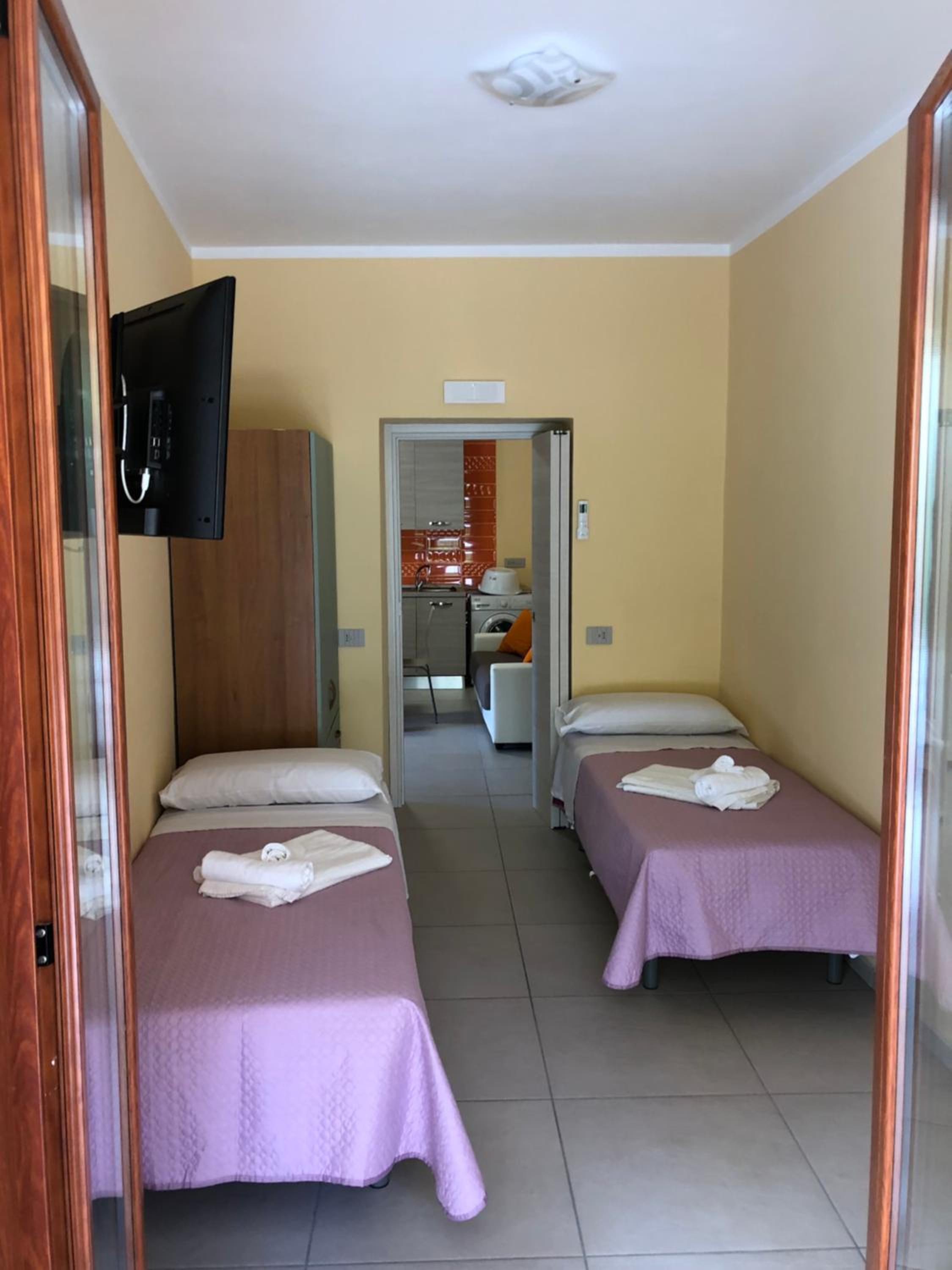 Two-Bedroom House - Photo 10