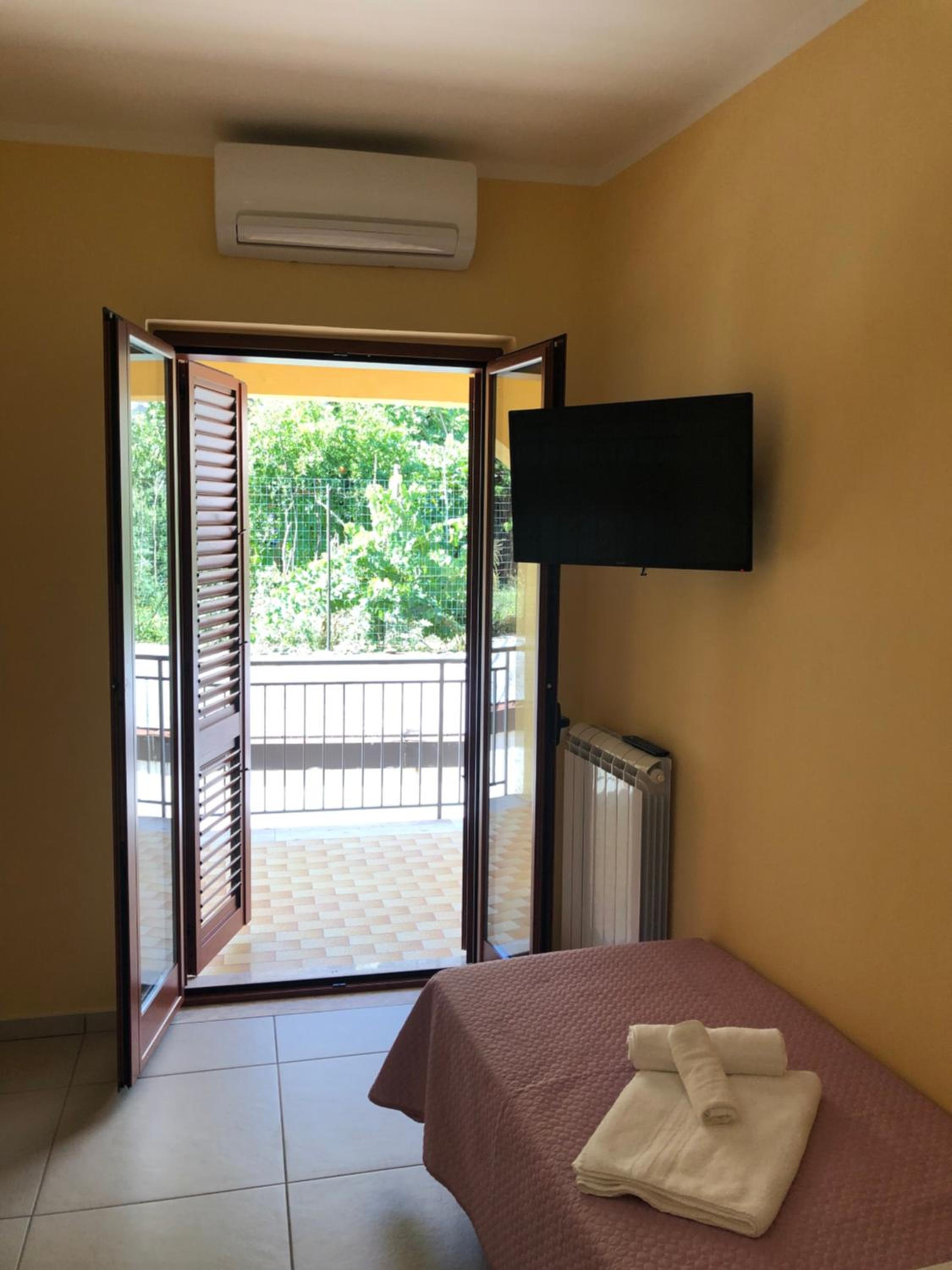 Two-Bedroom House - Photo 21