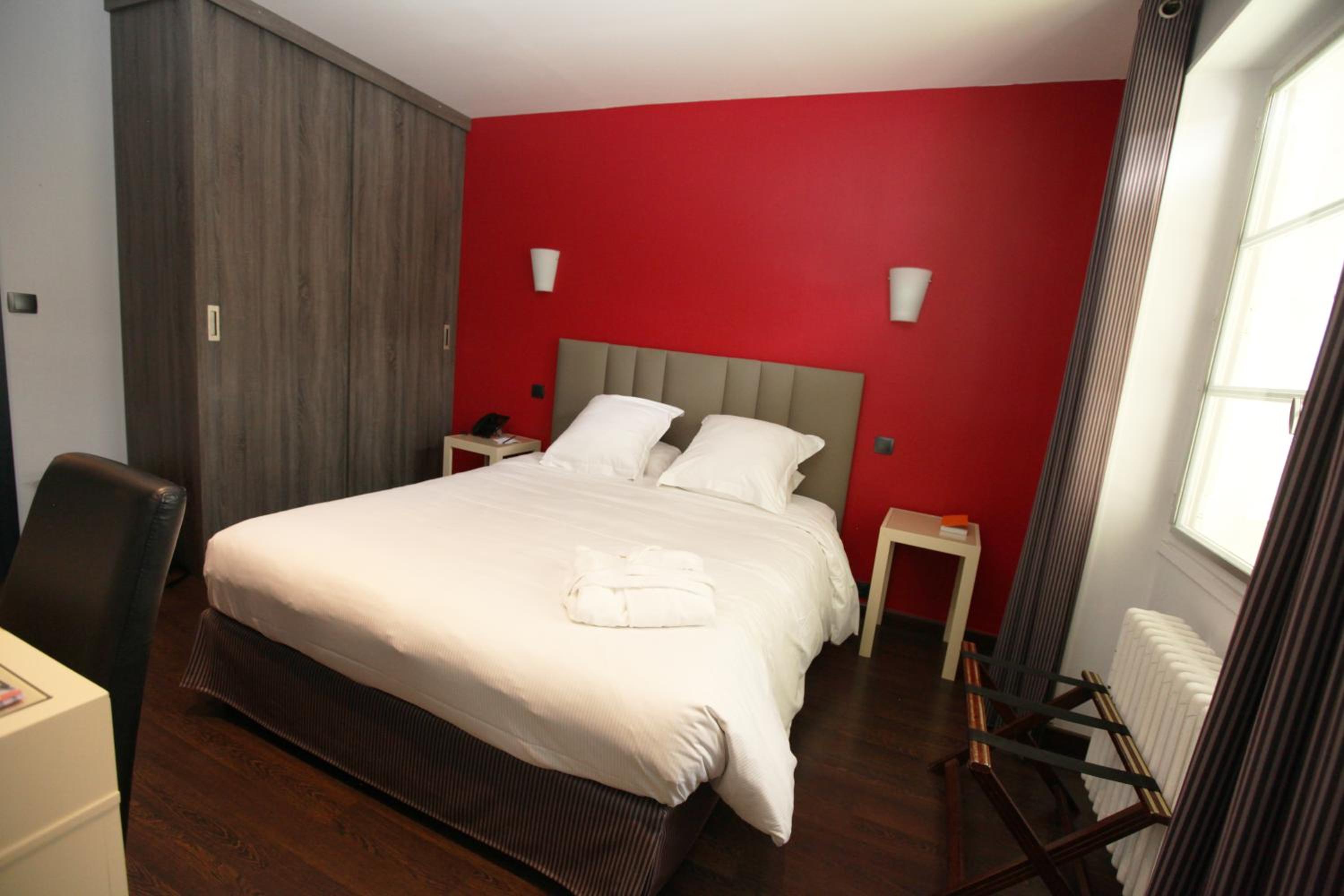 Double Room - Photo 6