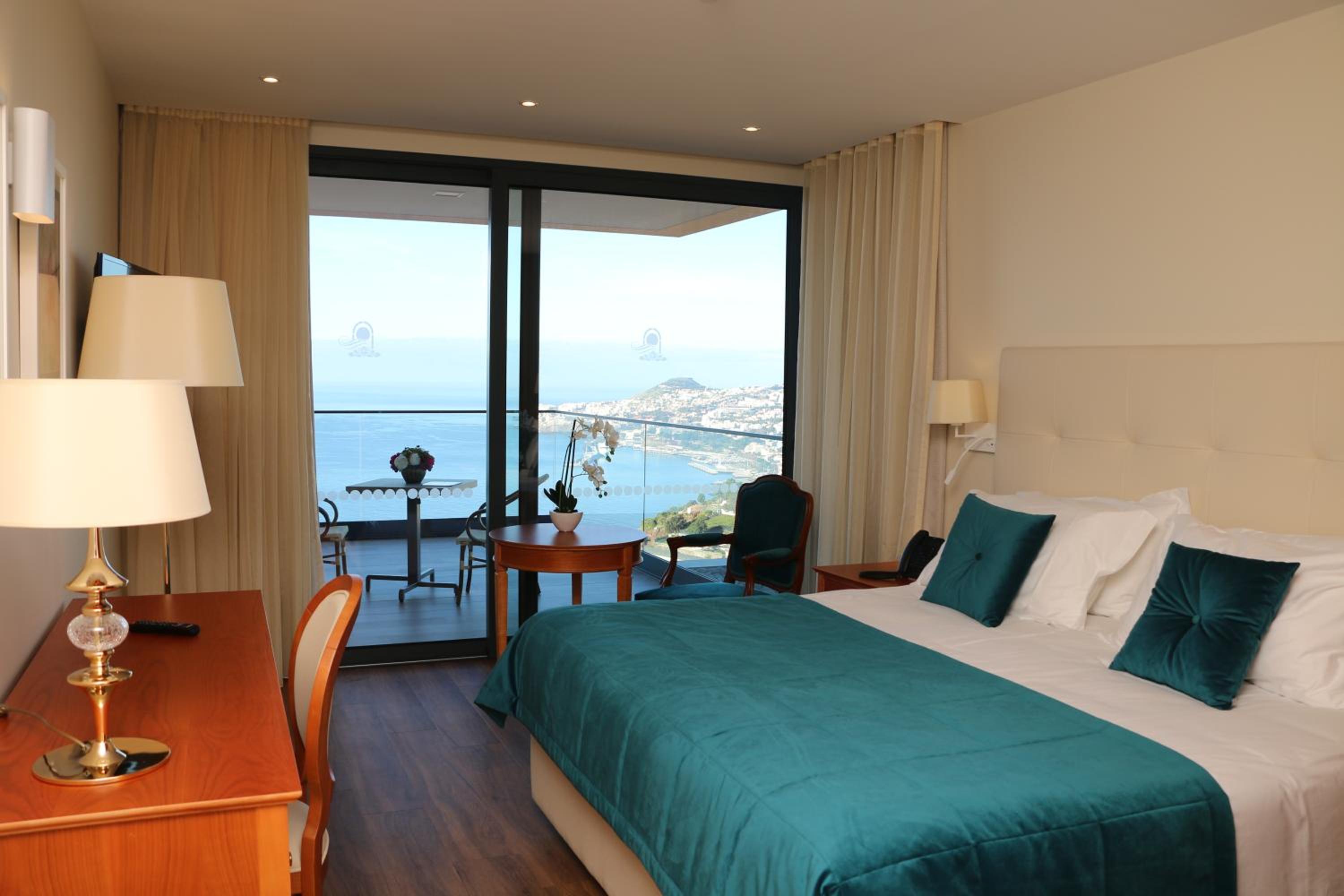 Superior Room with Bay View - Photo 1