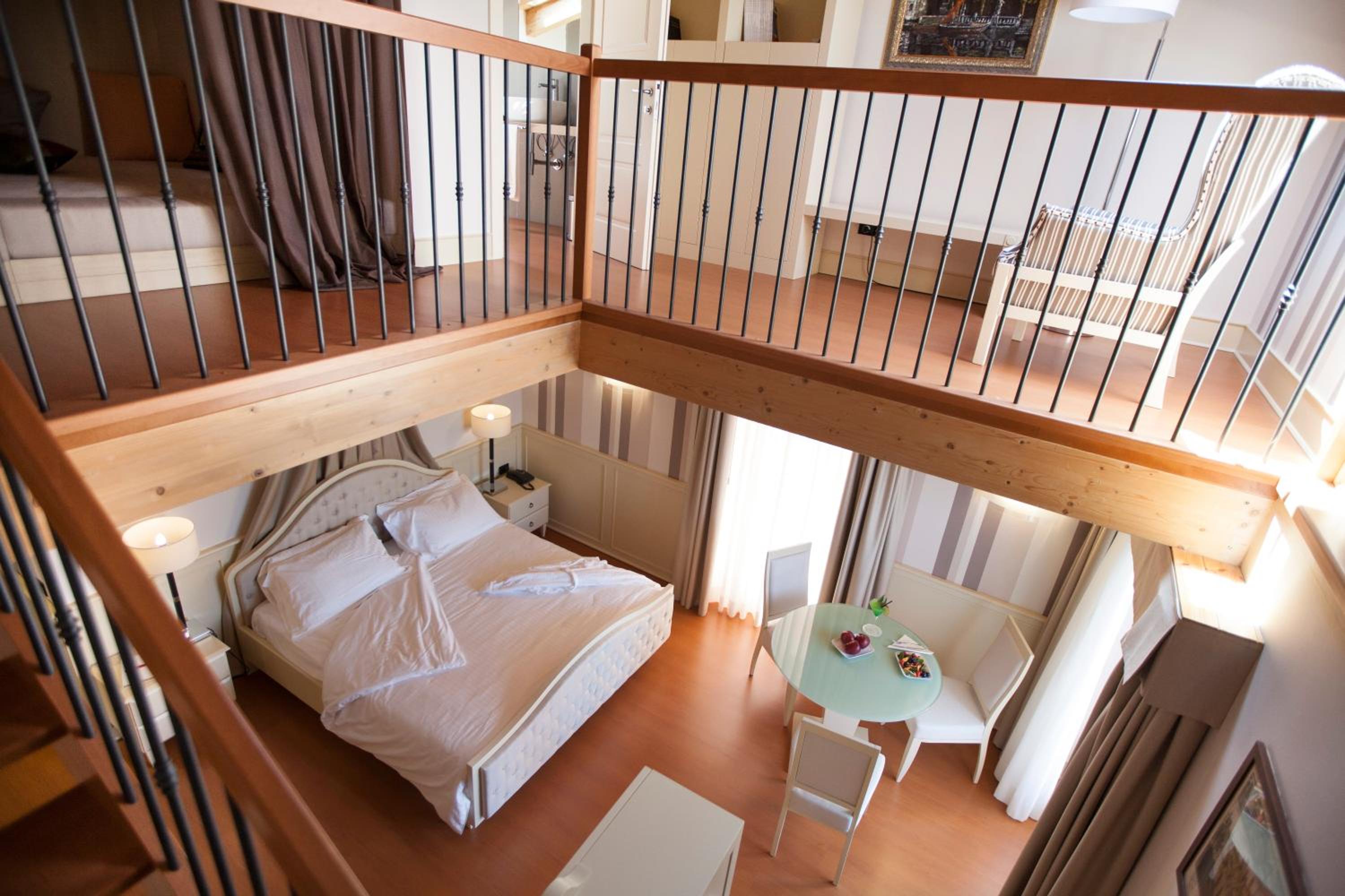 Deluxe Suite (2 Adults) - Split Level