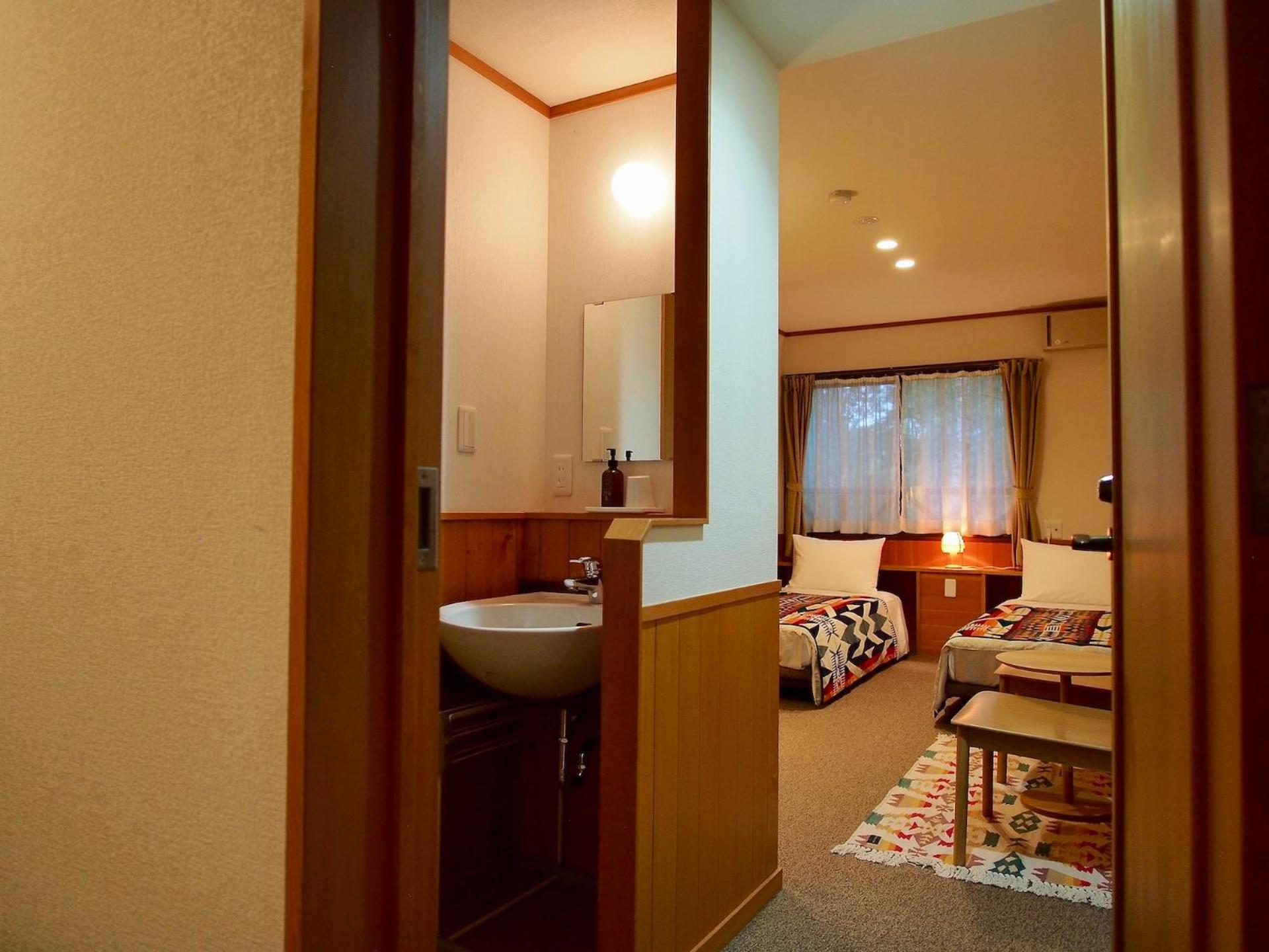 Standard Twin Room photo 2