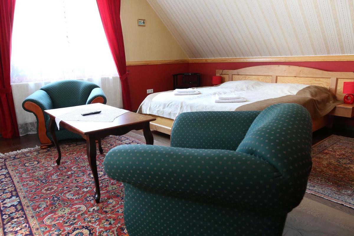 Quadruple Room with Private Bathroom photo 3