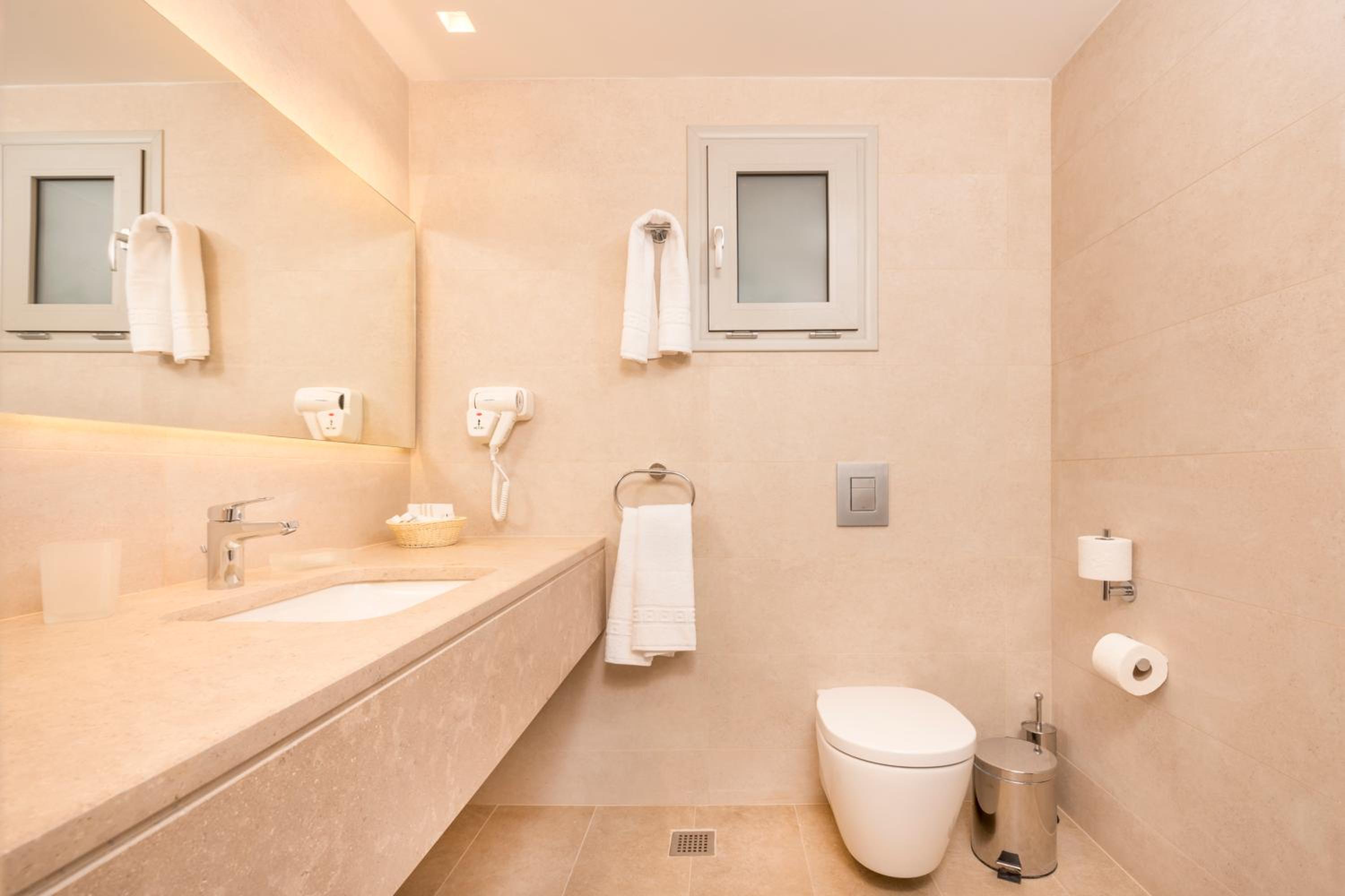 Superior Double or Twin Room - Photo 6