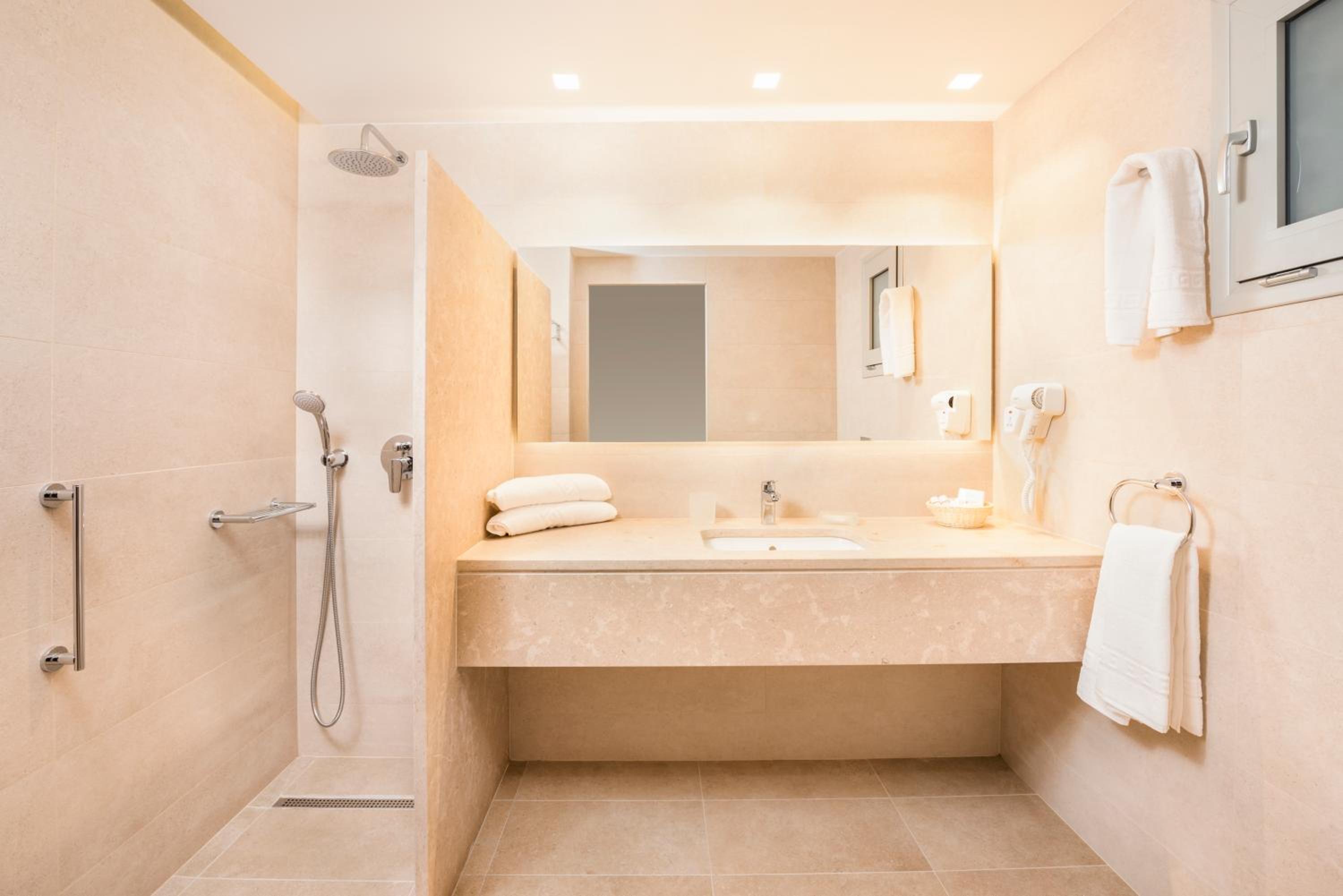 Superior Double or Twin Room - Photo 3