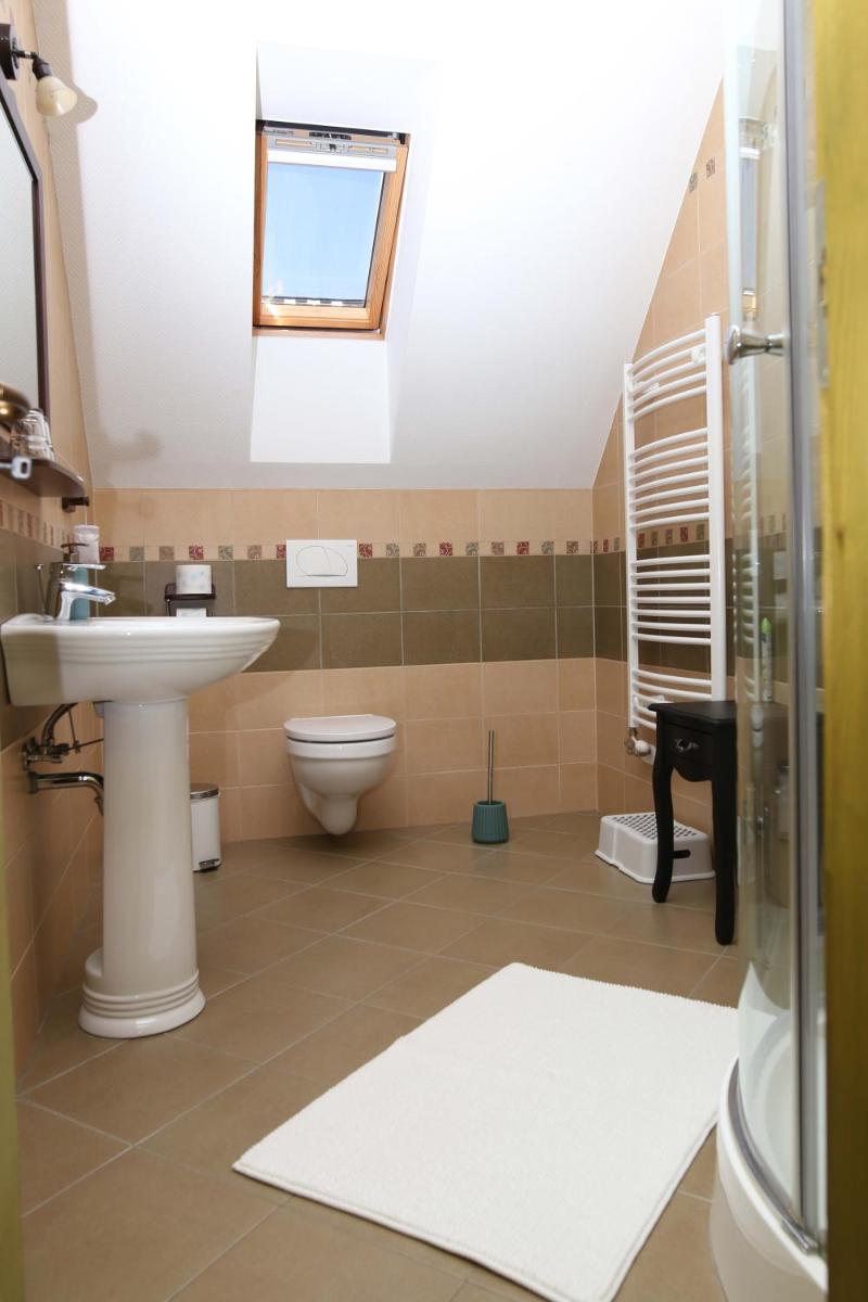 Quadruple Room with Private Bathroom photo 2