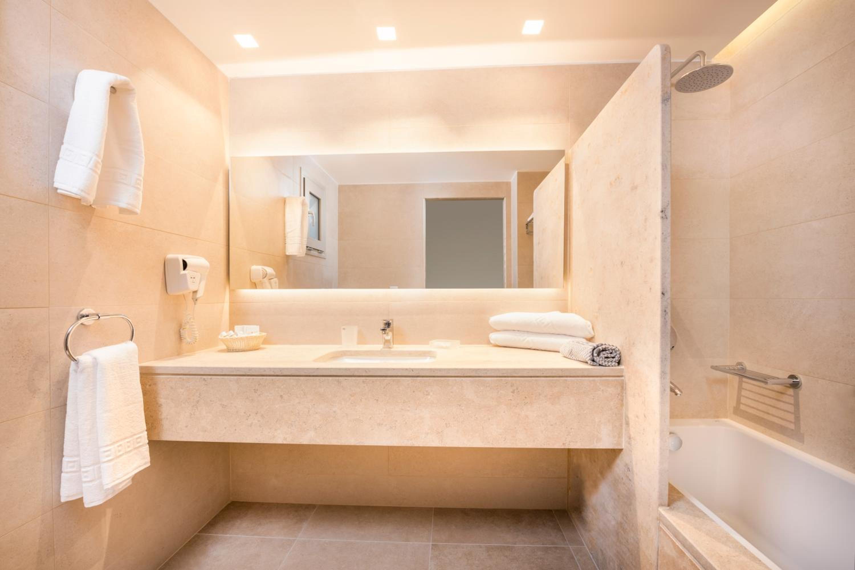 Superior Double or Twin Room - Photo 7