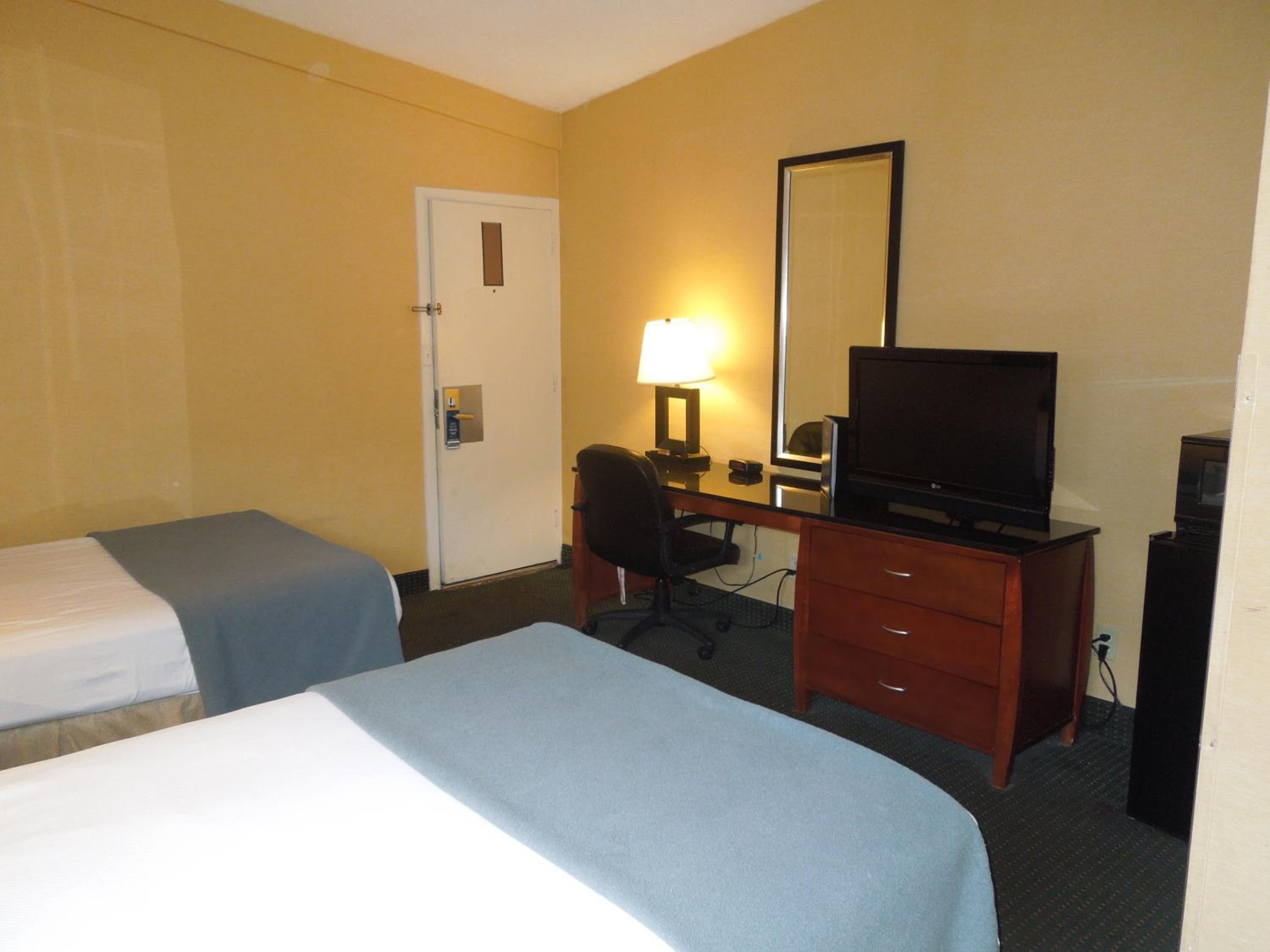 Double Room with Two Double Beds - Smoking - Photo 4