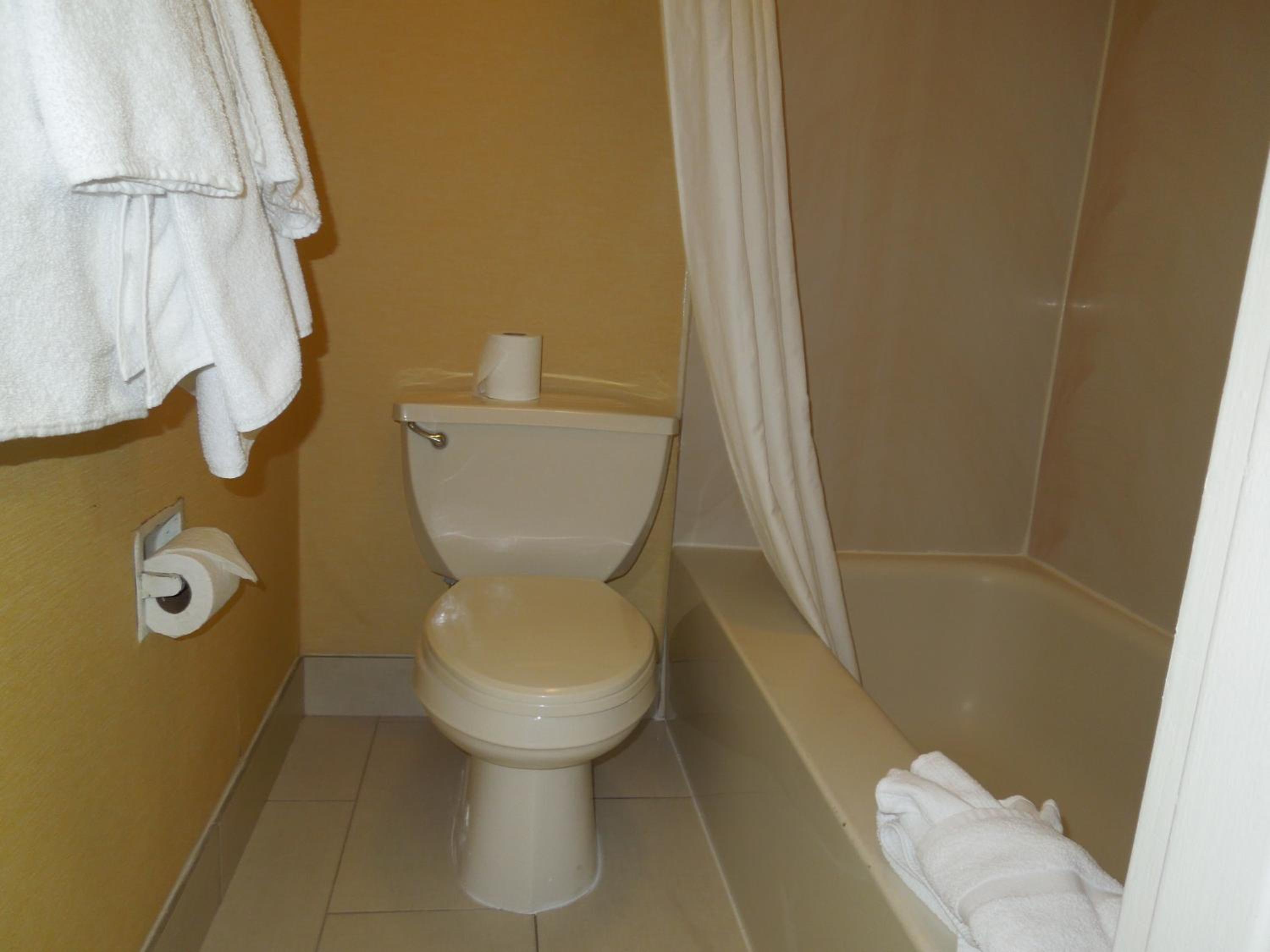 King Room - Non-Smoking - Photo 6