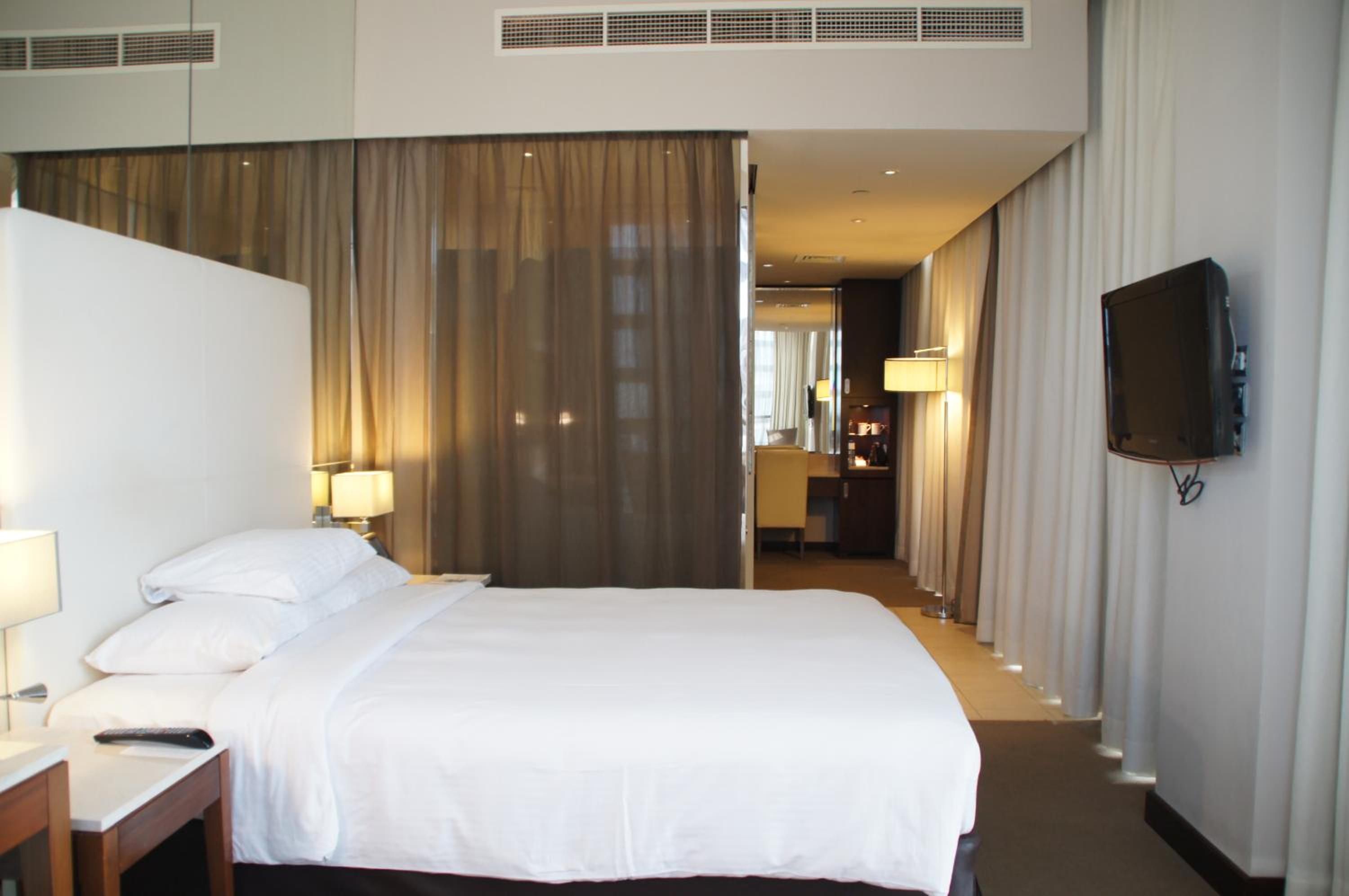Centro Plus Room - Queen Bed With Free Beach Access photo 3