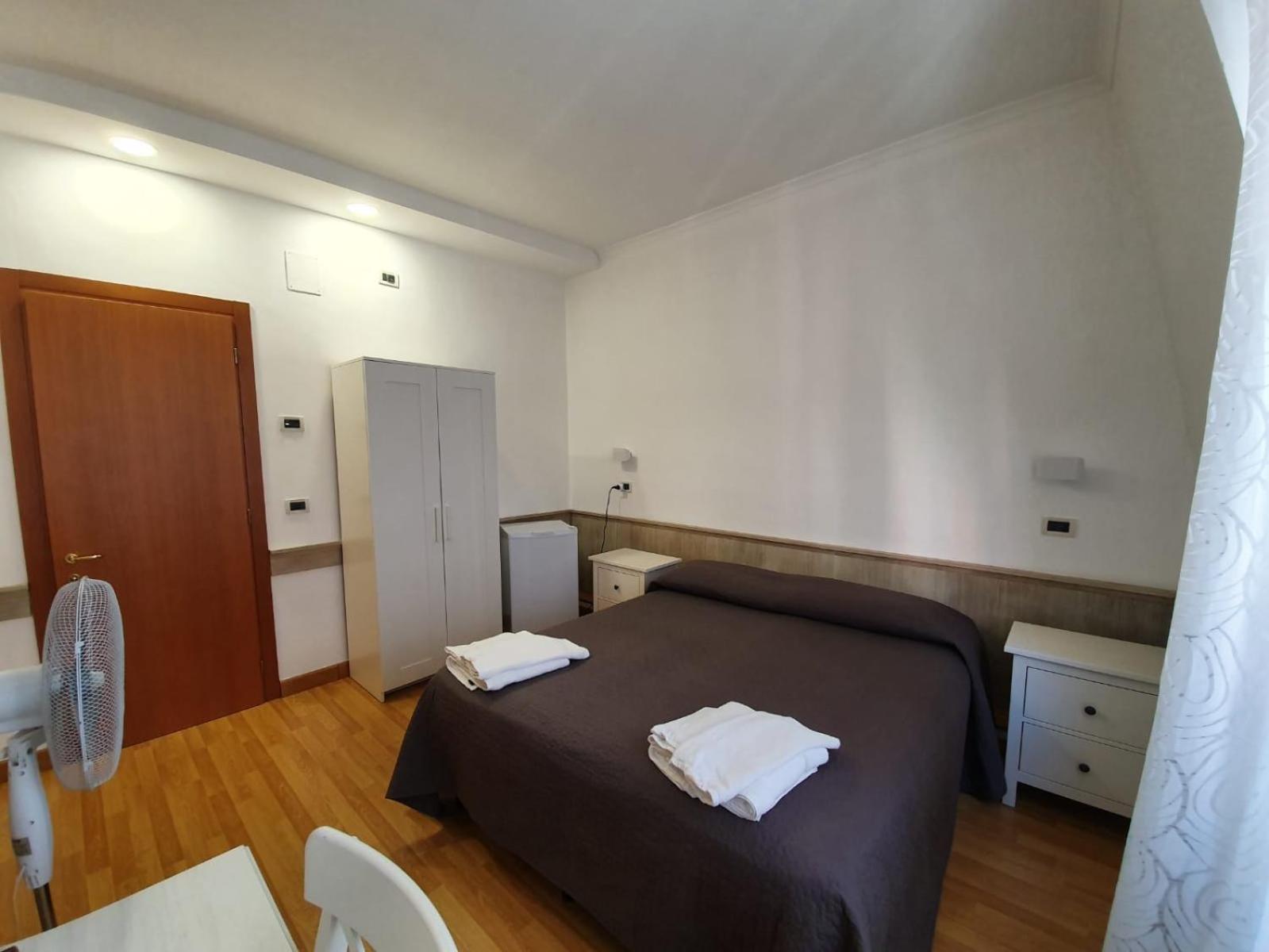 Double or Twin Room - Photo 3