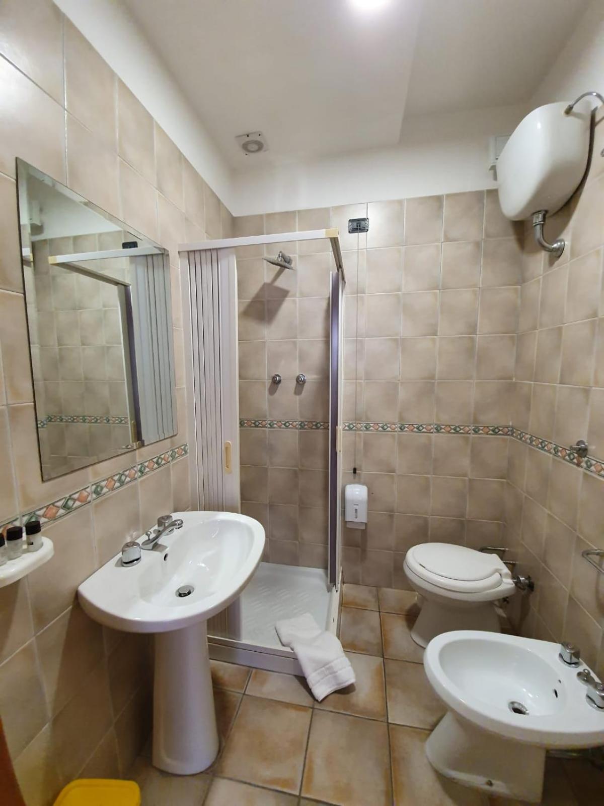 Double or Twin Room - Photo 2