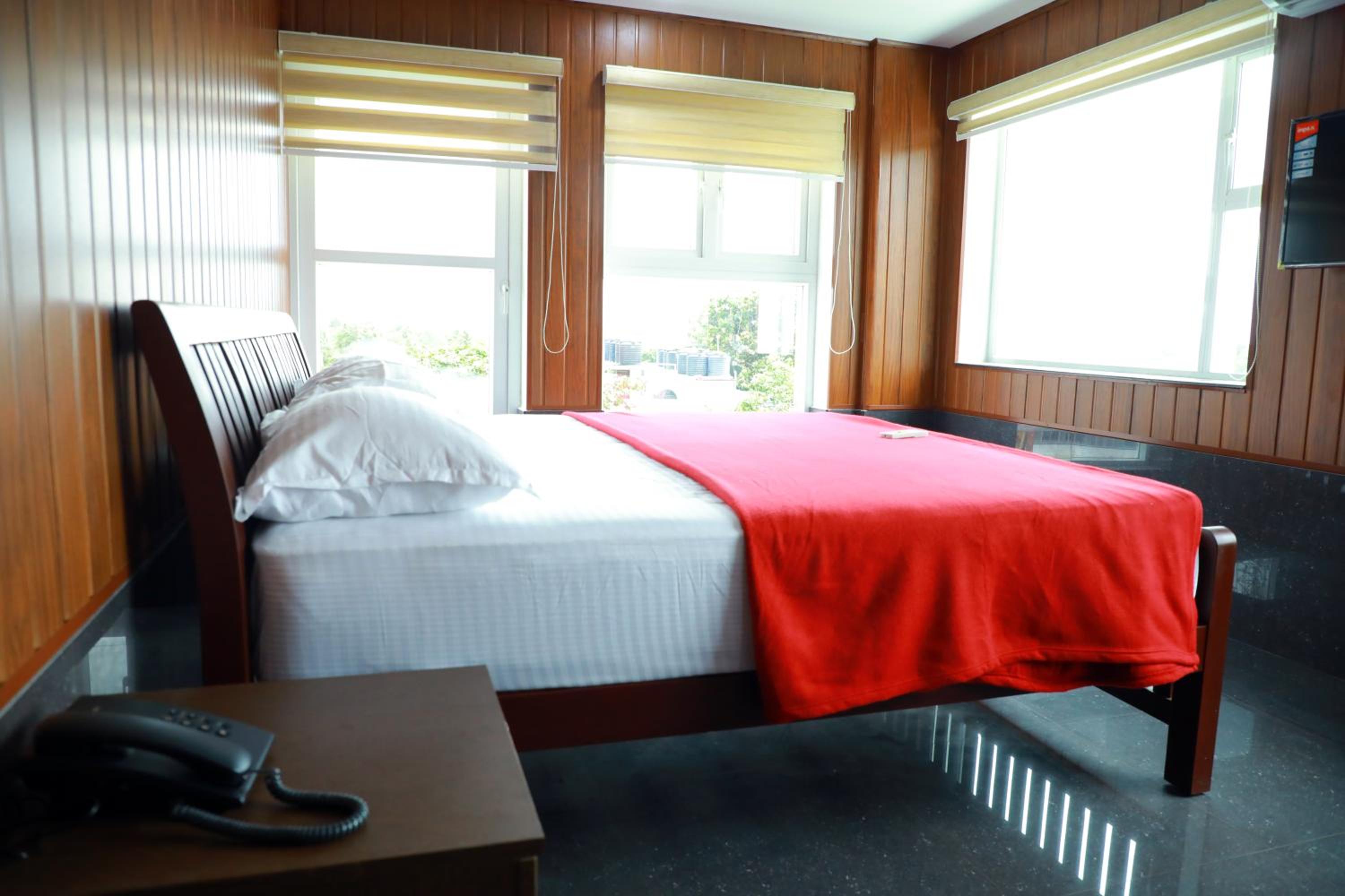 Deluxe Double Room (2 Adults + 1 Child) photo 1