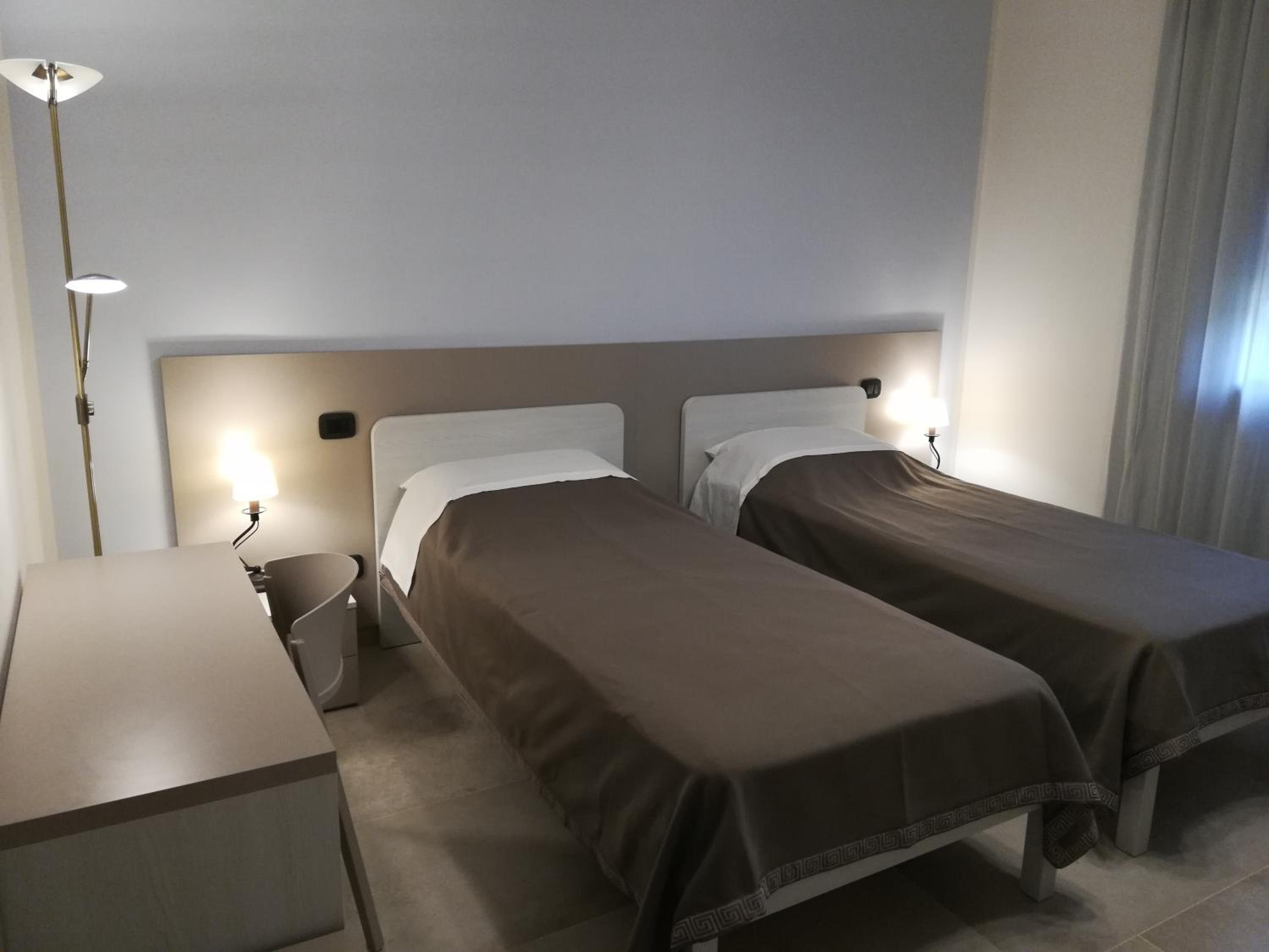 Budget Twin Room - Photo 2