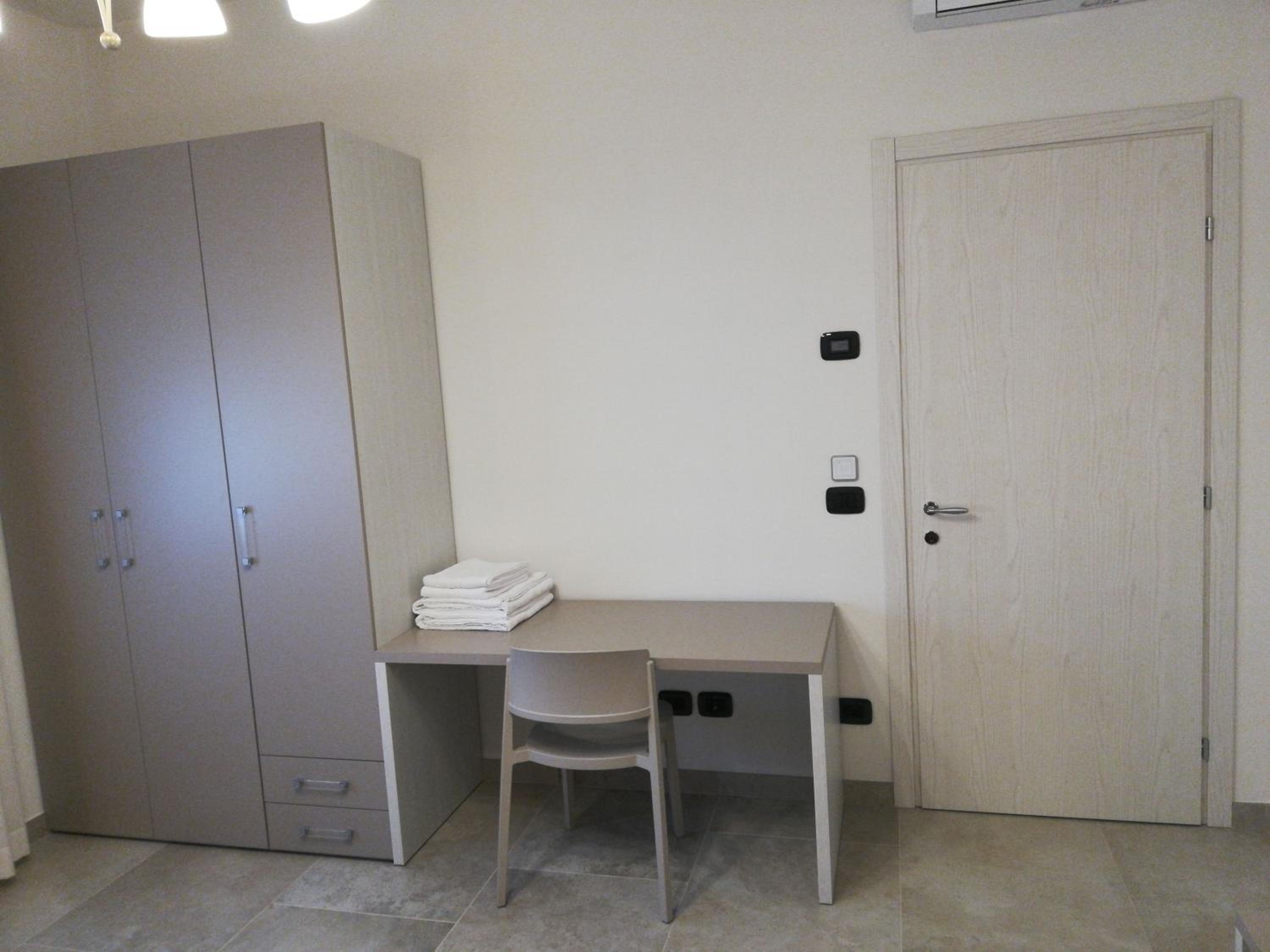 Budget Twin Room - Photo 3