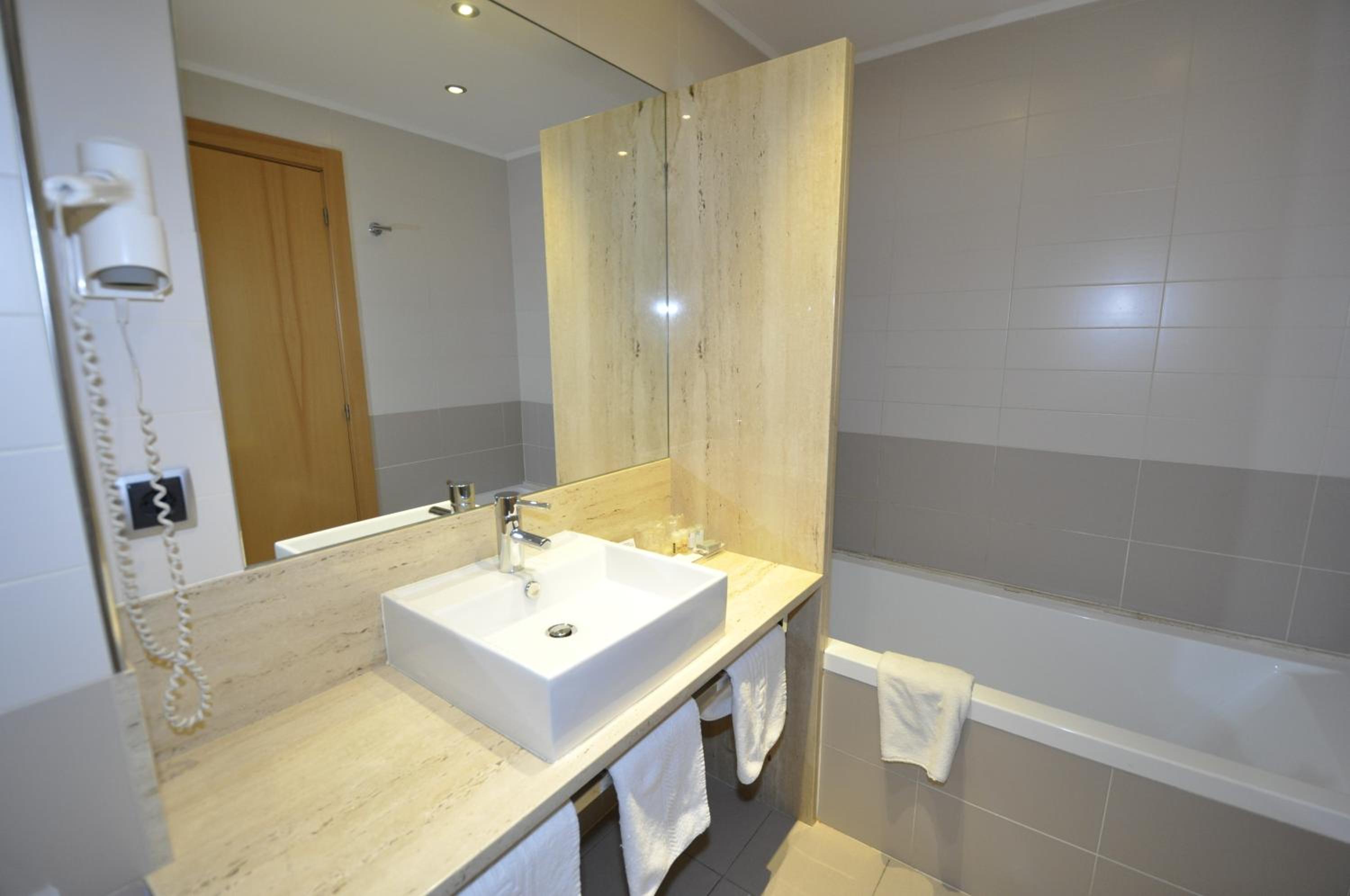 Quadruple Room - Photo 10