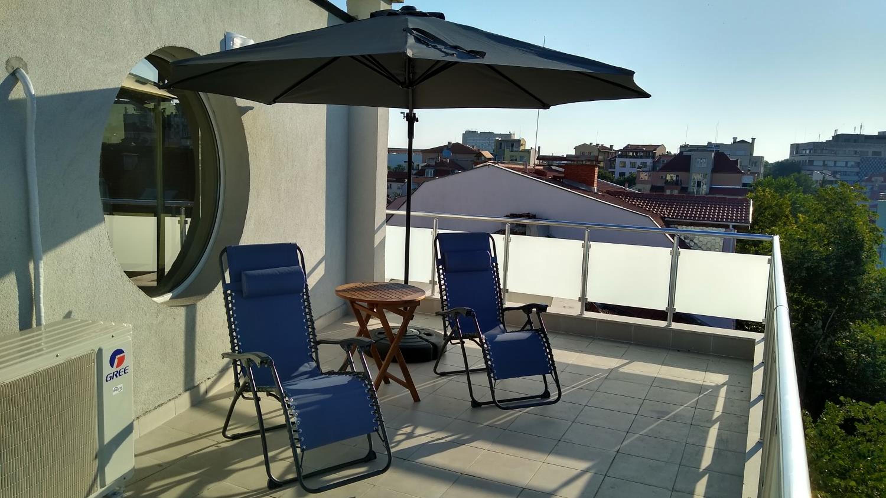 Apartment with Terrace - Photo 1