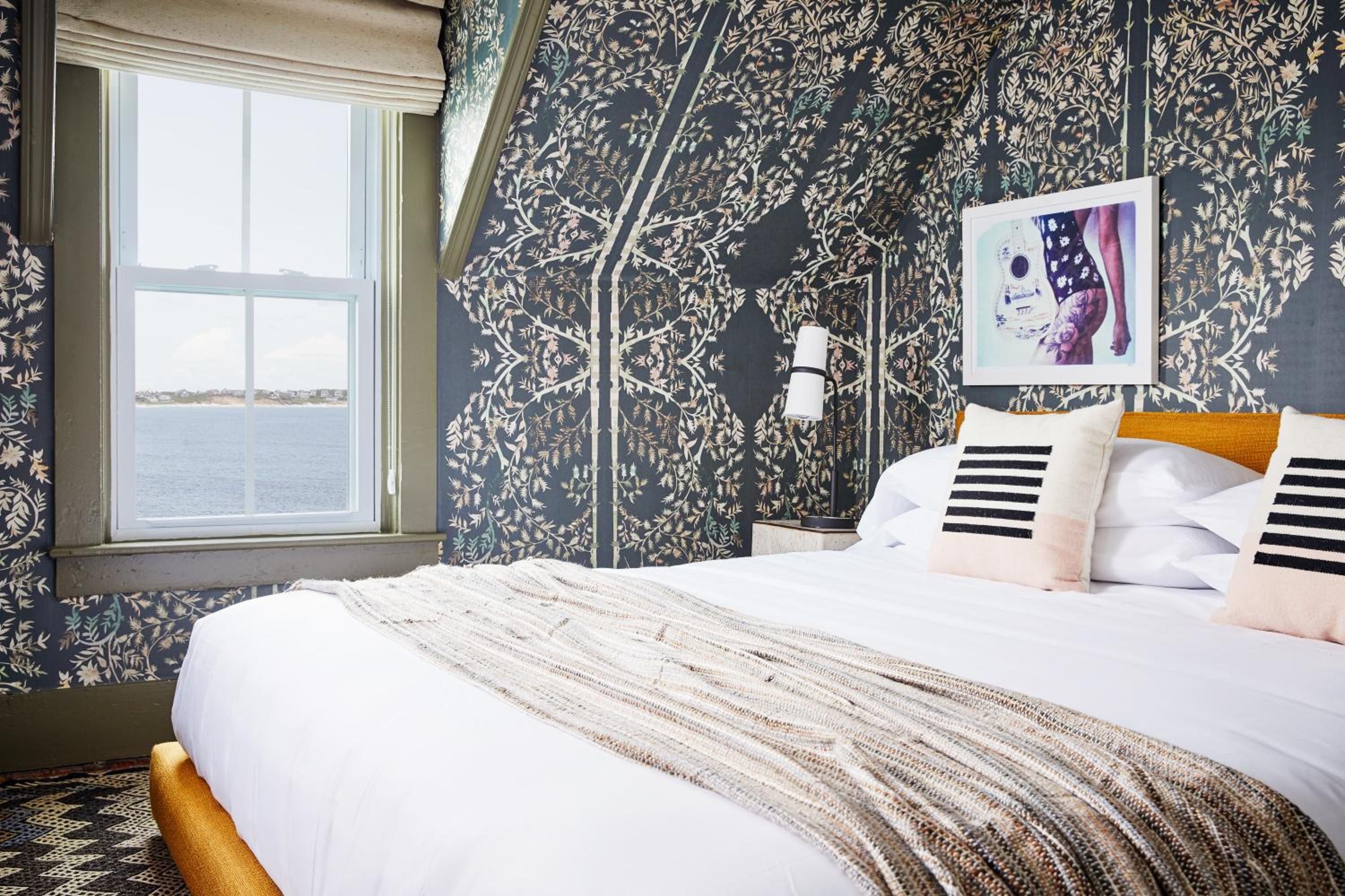 Deluxe King Room - Photo 1