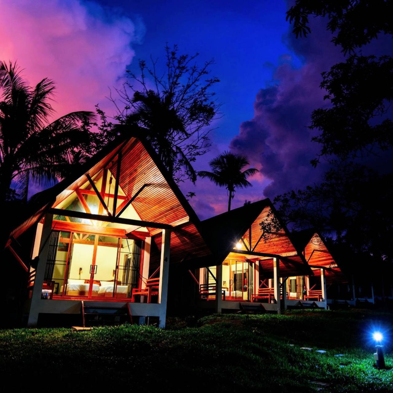 Deluxe Bungalow photo 2