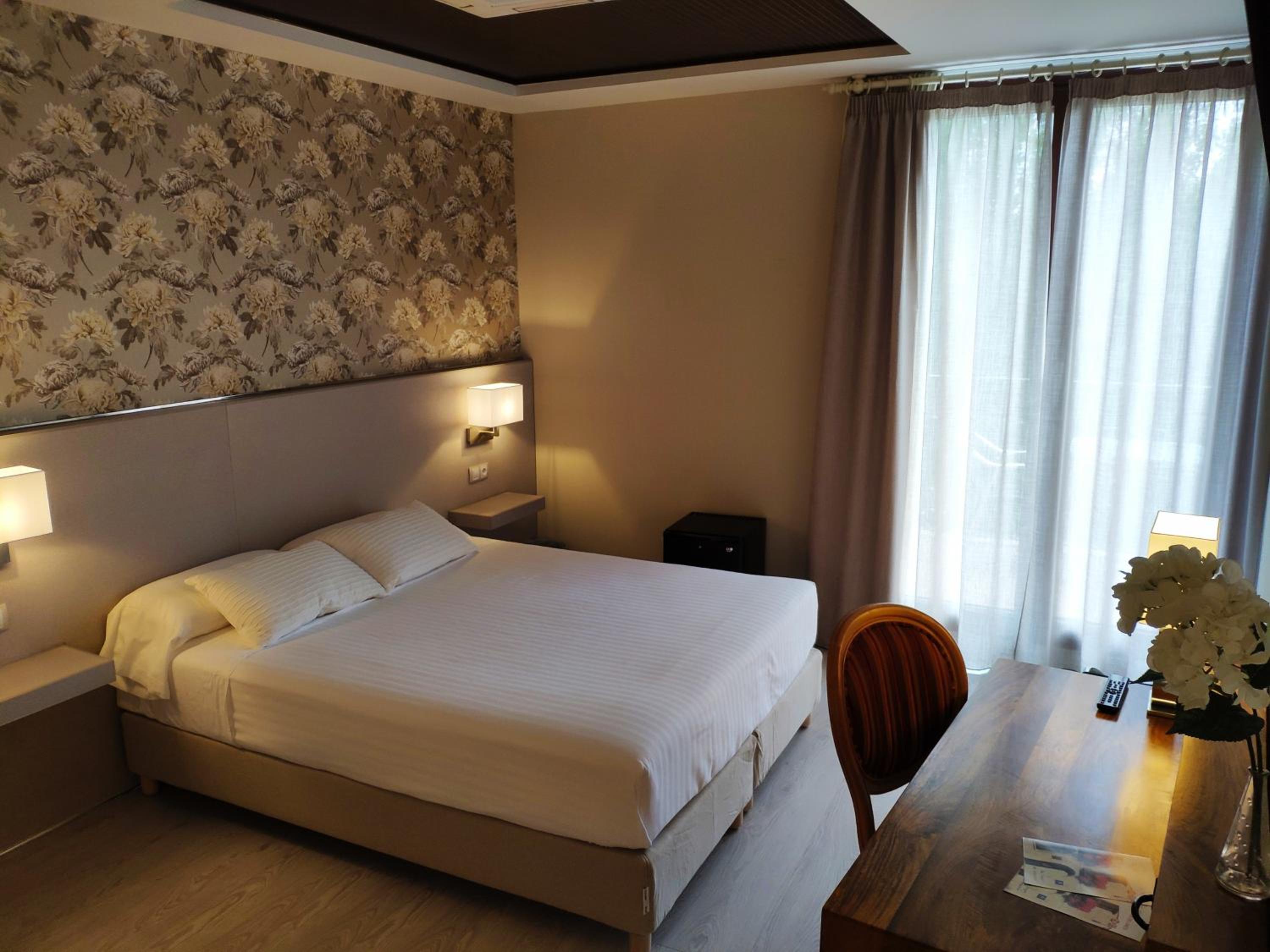 Deluxe Double Room with River View - Photo 8