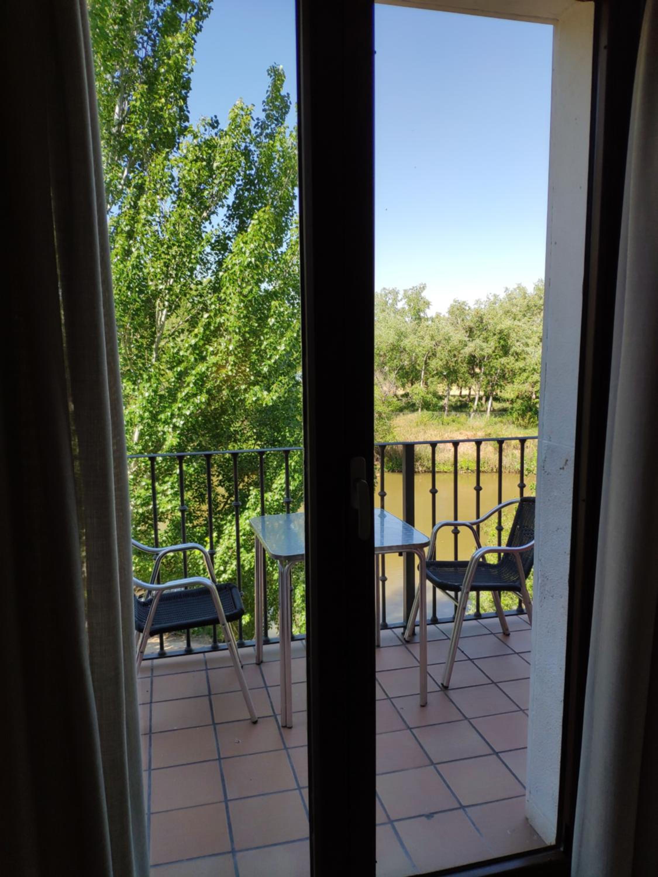 Deluxe Double Room with River View - Photo 9